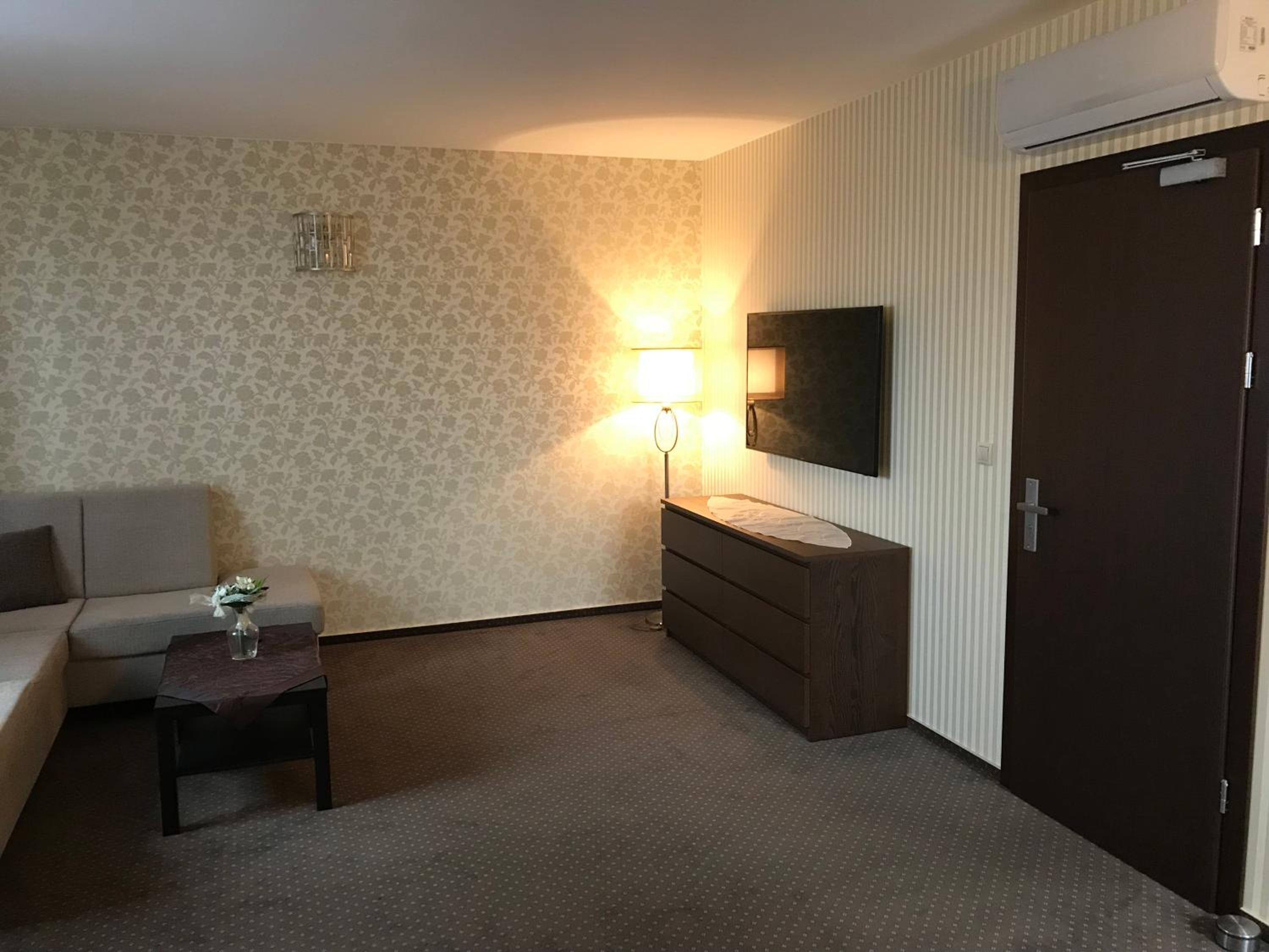 Deluxe Suite - Photo 3