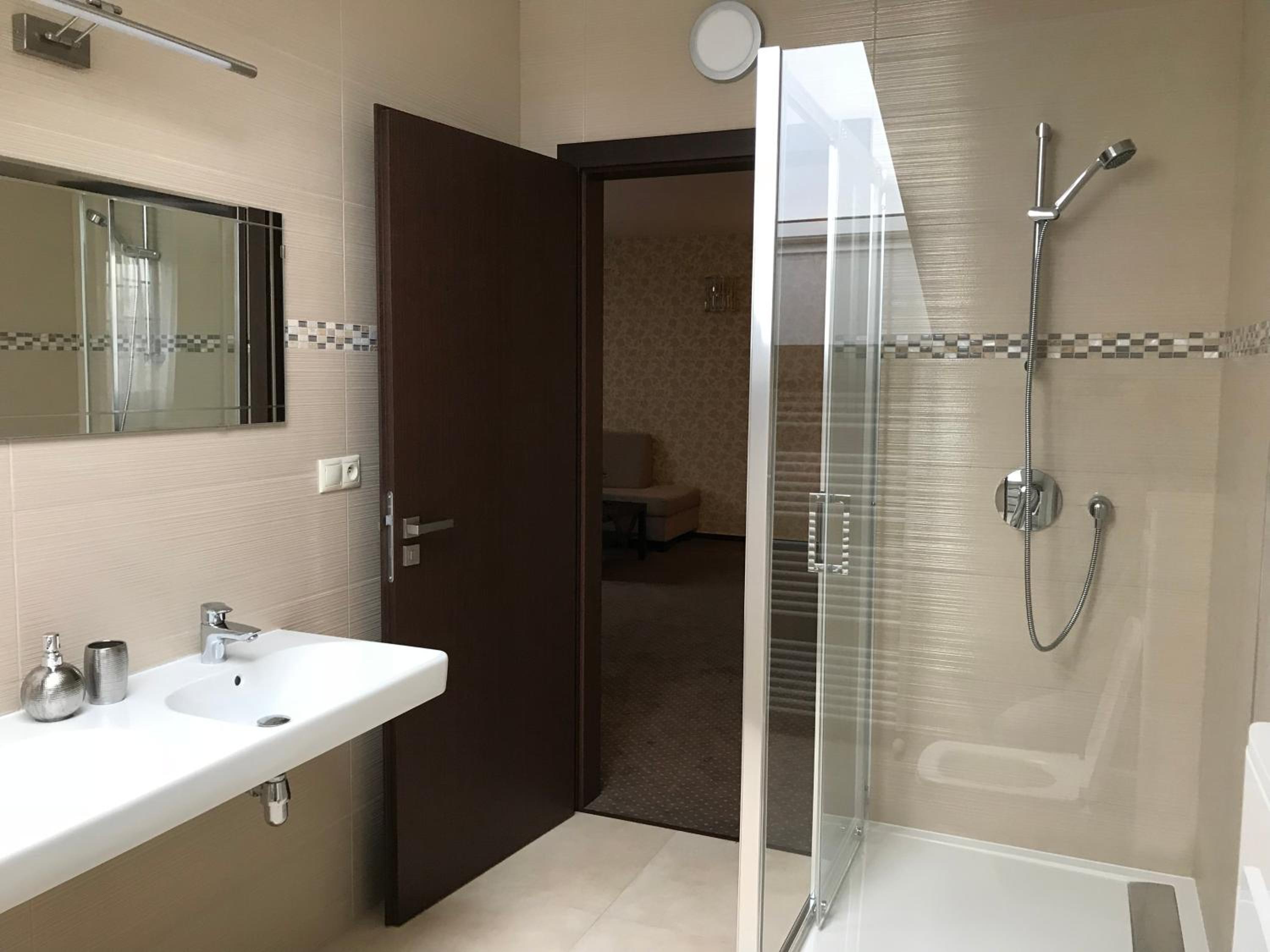 Deluxe Suite - Photo 4