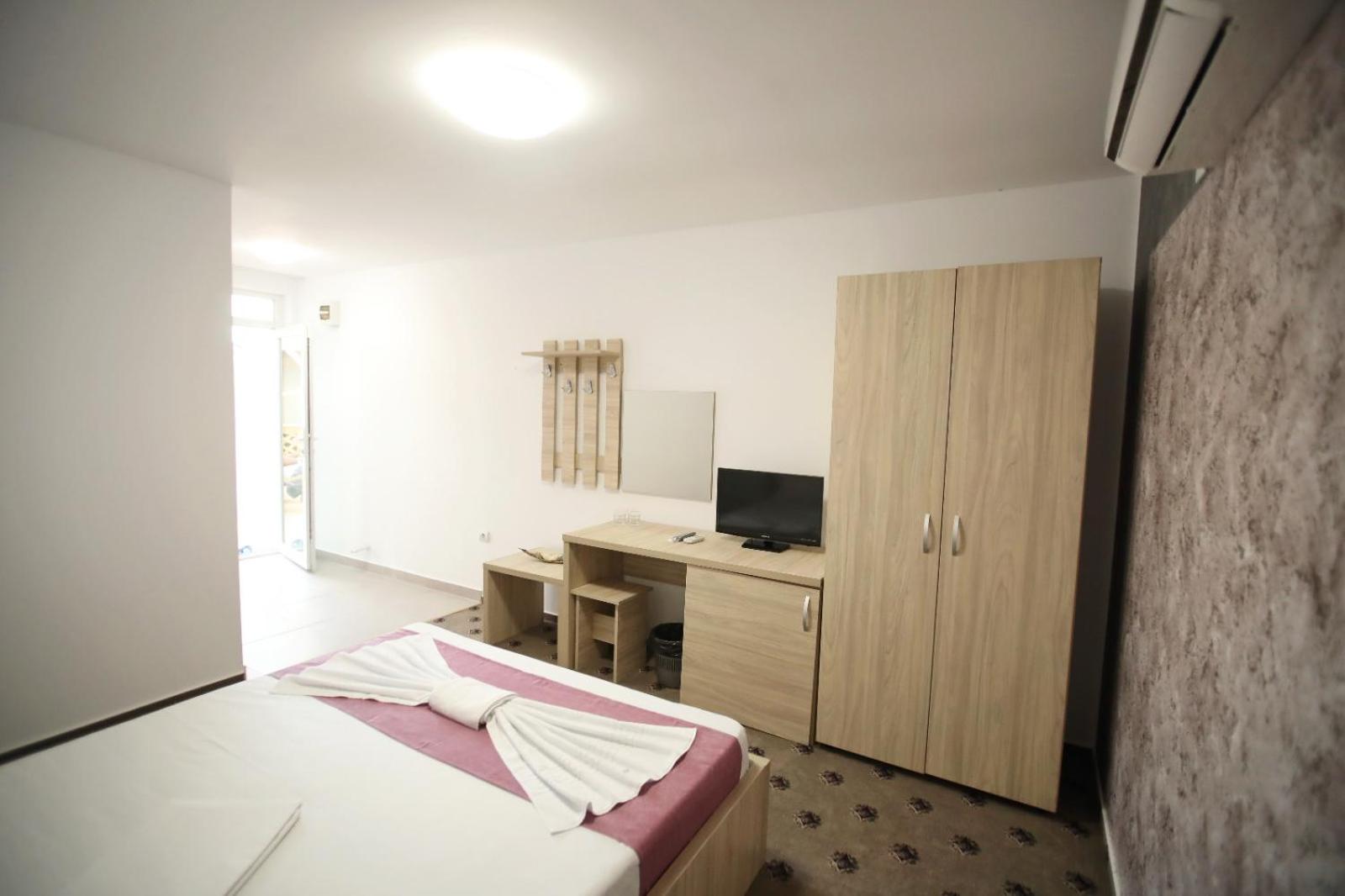 Double Room - Photo 4
