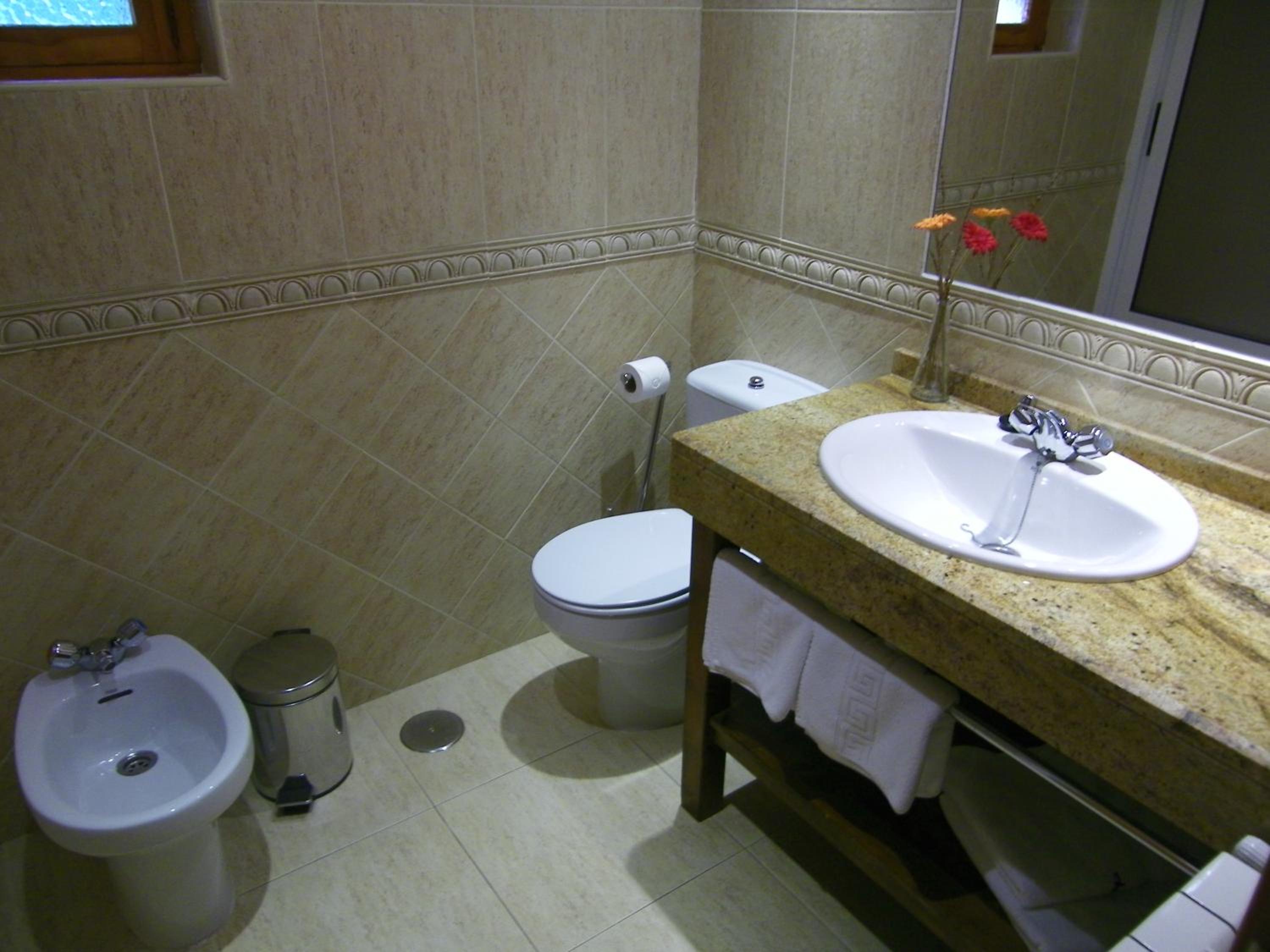 Double Room with Lake View - Photo 5