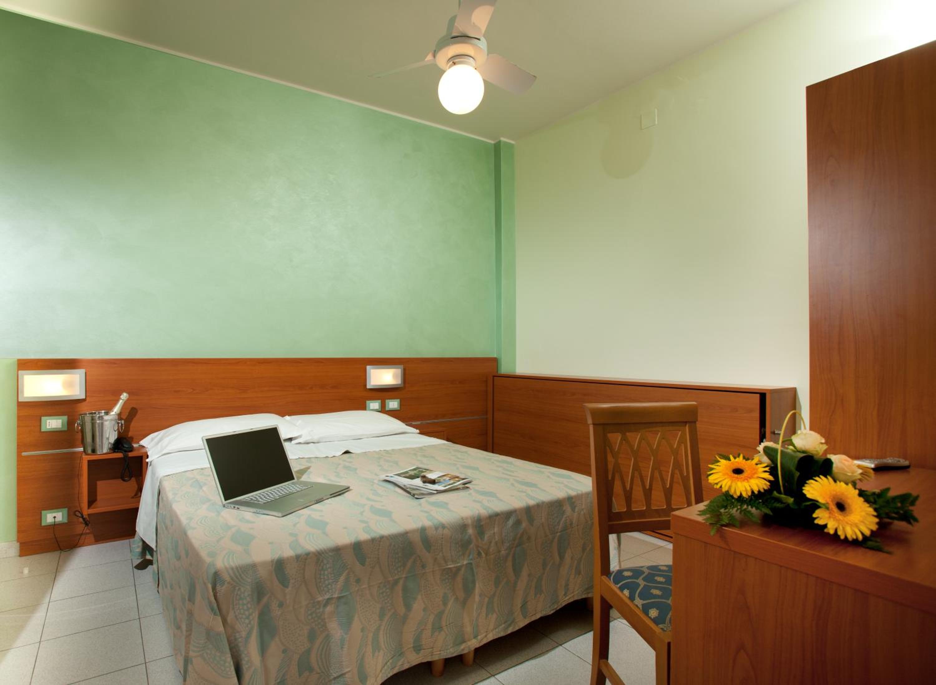 Double or Twin Room with Balcony photo 2