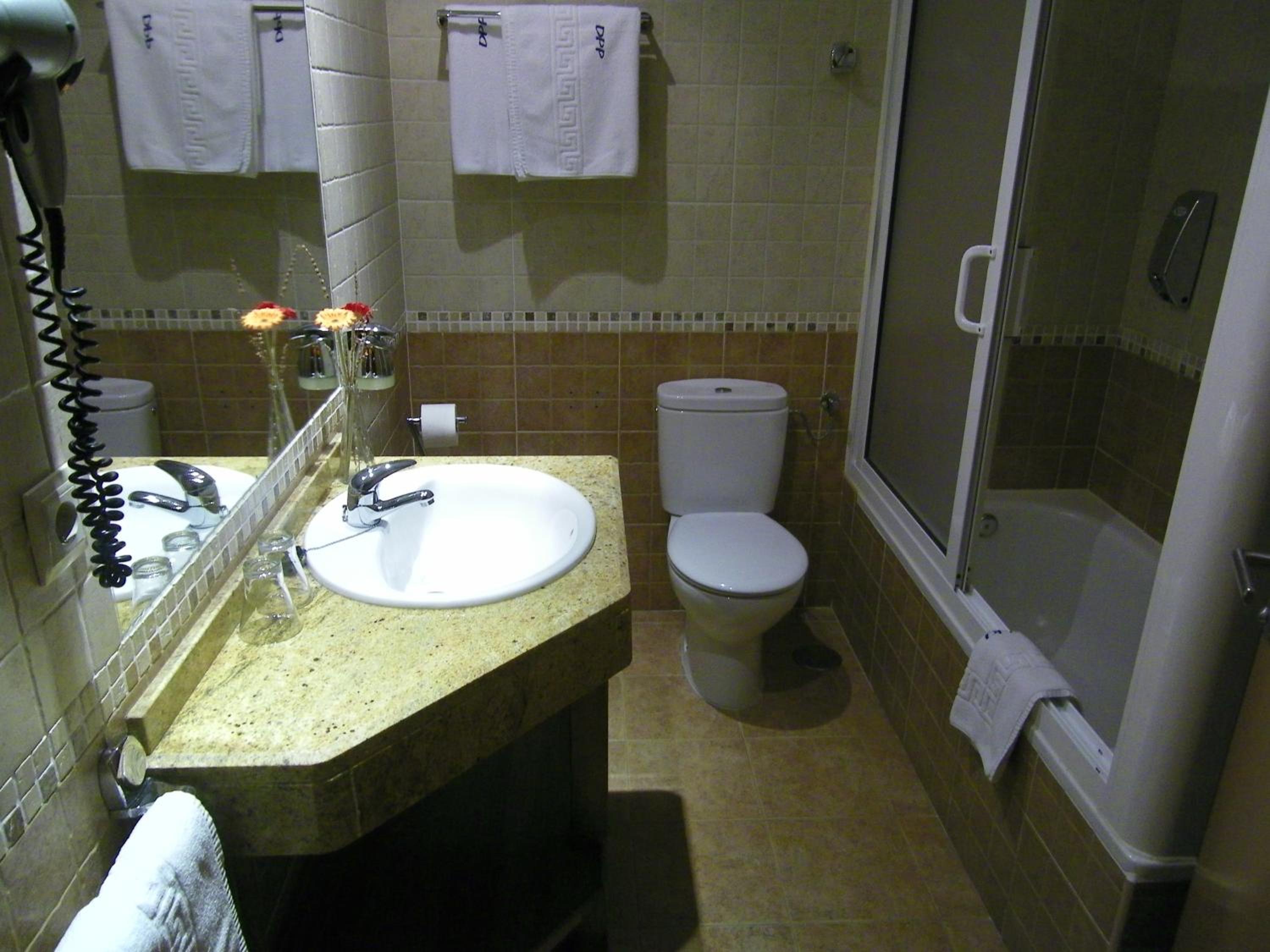 Double Room with Lake View - Photo 6