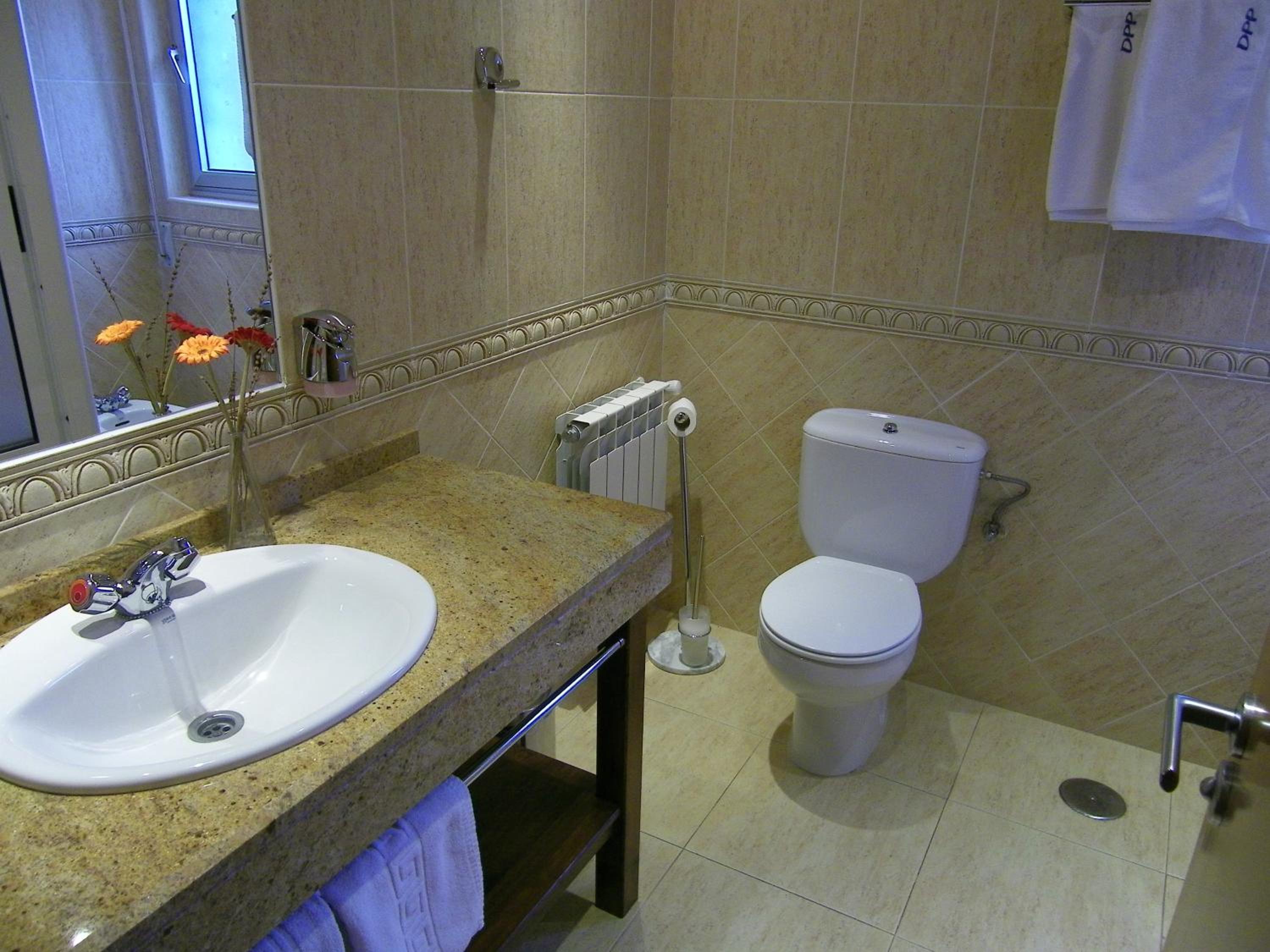 Double Room with Lake View - Photo 4