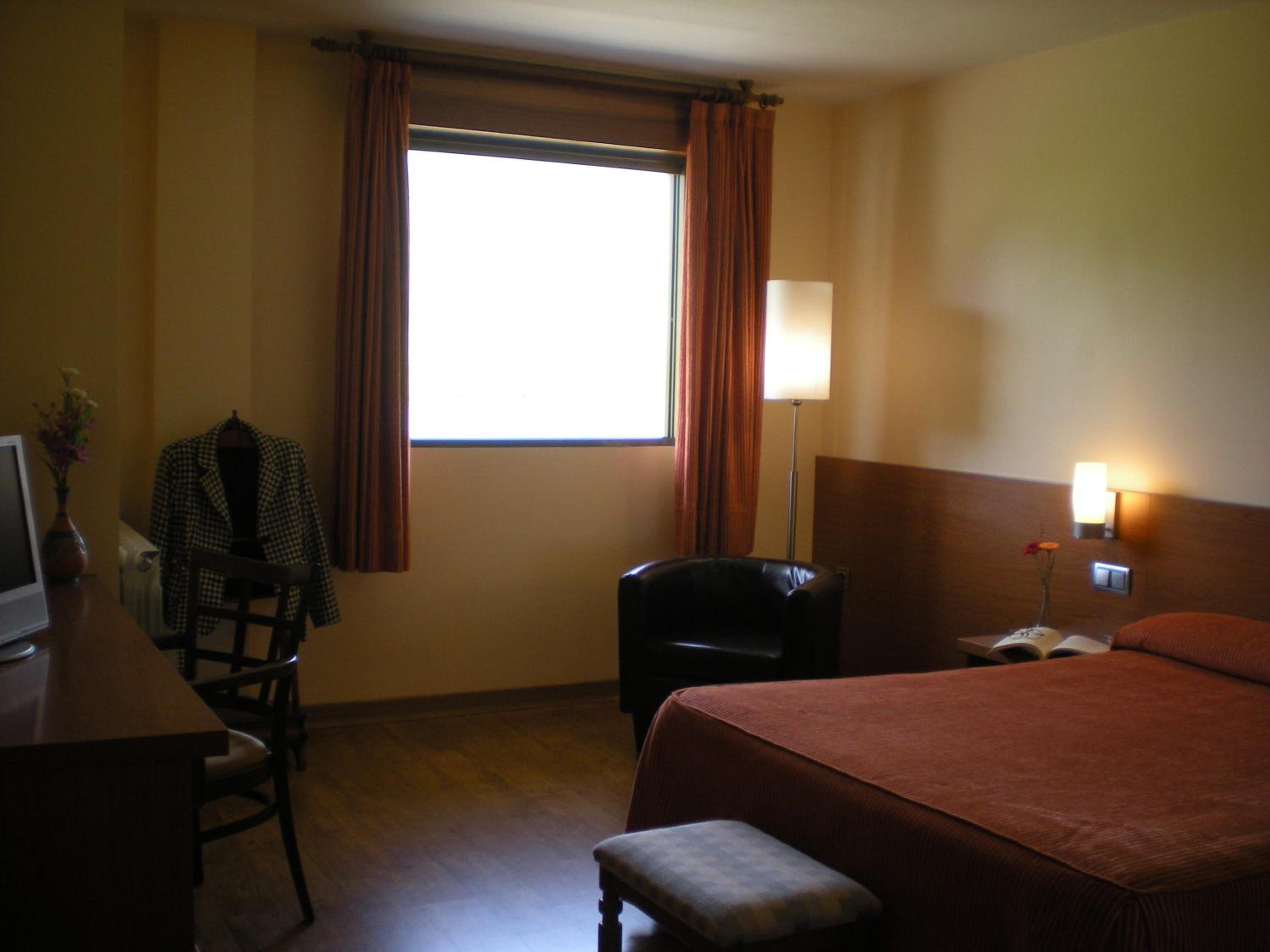 Double Room with Lake View - Photo 10
