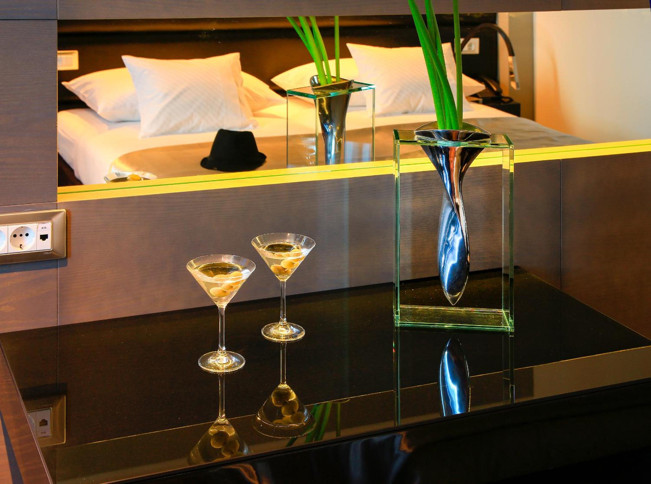 Superior Double or Twin Room with Side Sea View photo 3