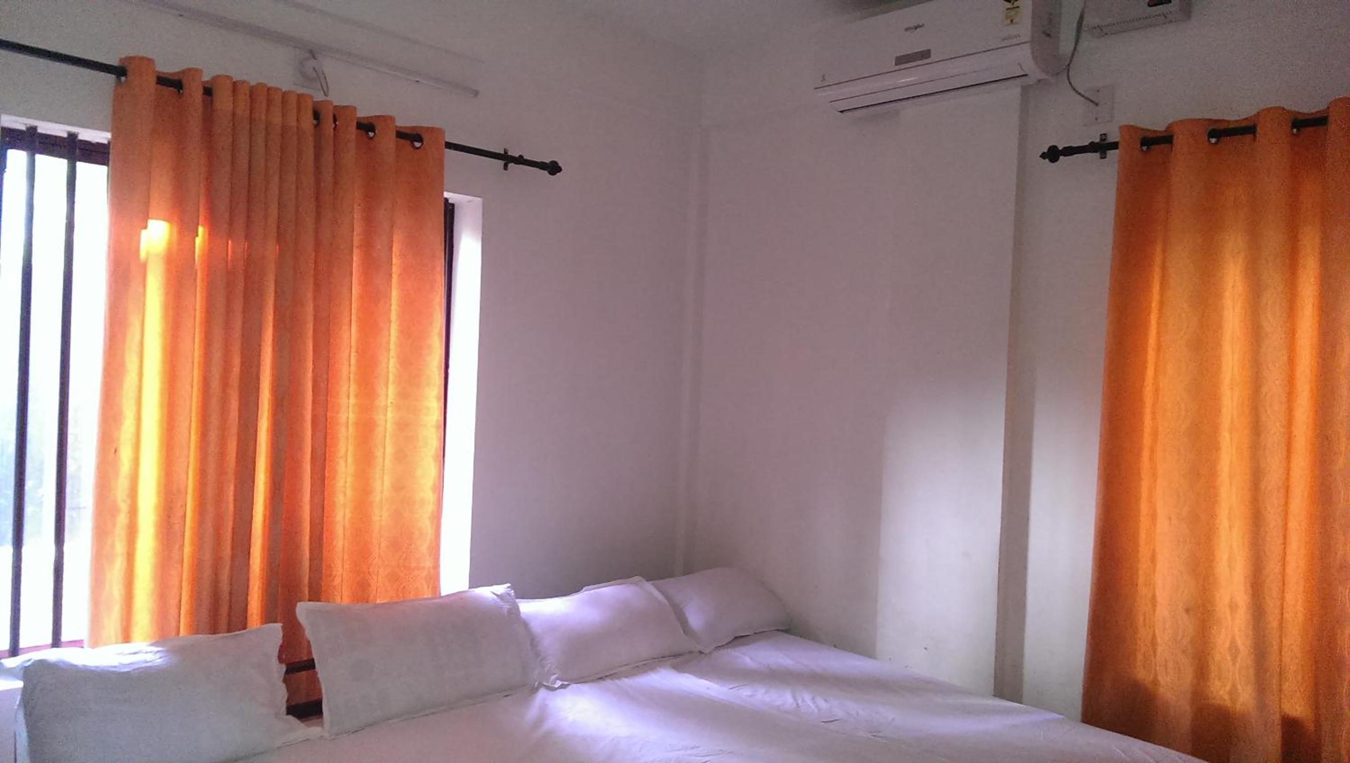 Double Room with Balcony (2 Adults + 1 Child) photo 3