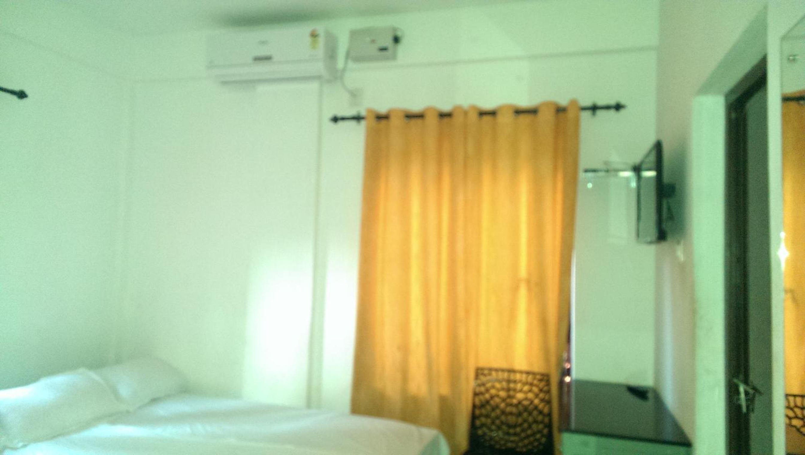 Double Room with Balcony (2 Adults + 1 Child) photo 2
