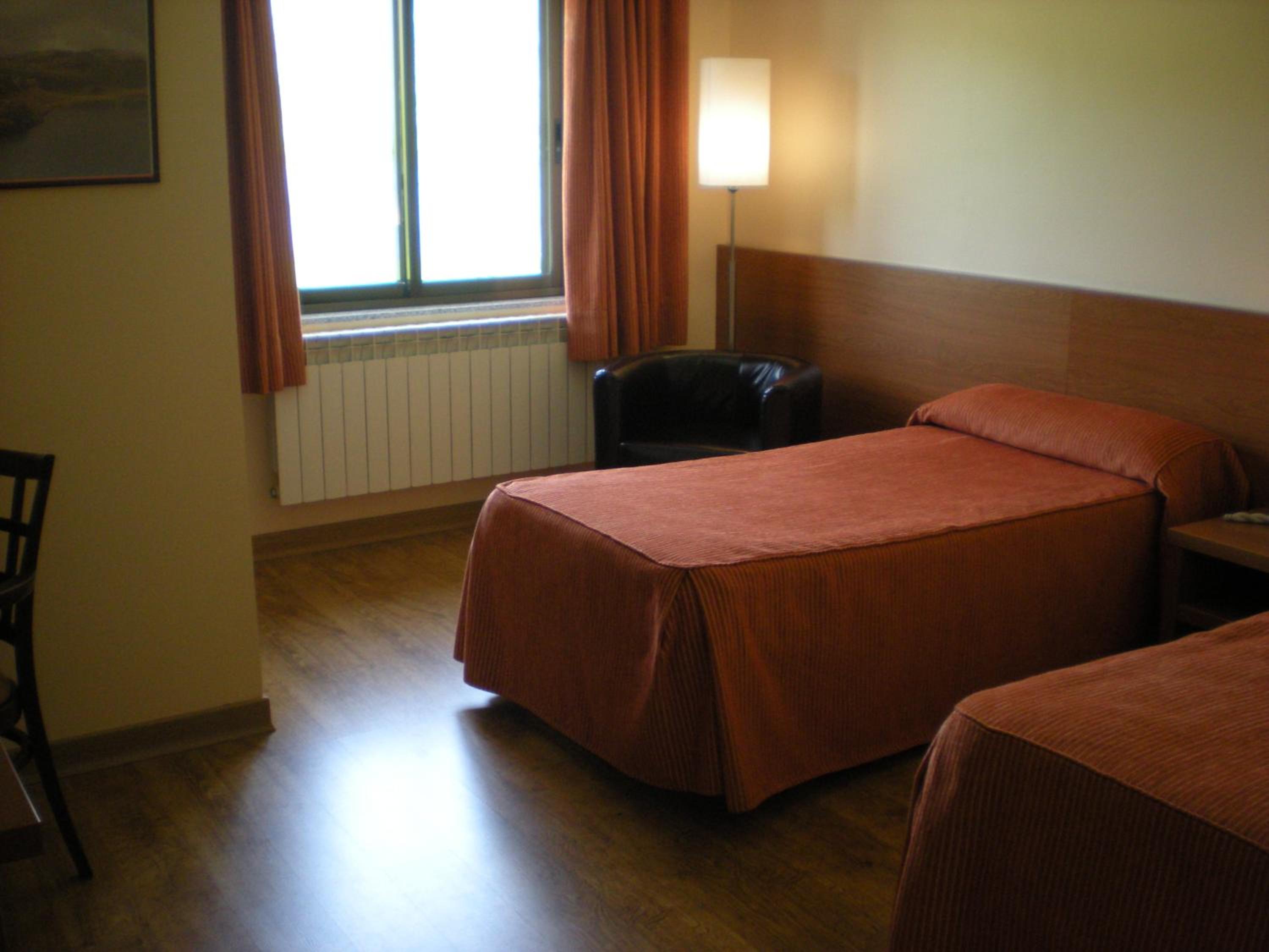 Double Room with Lake View - Photo 8