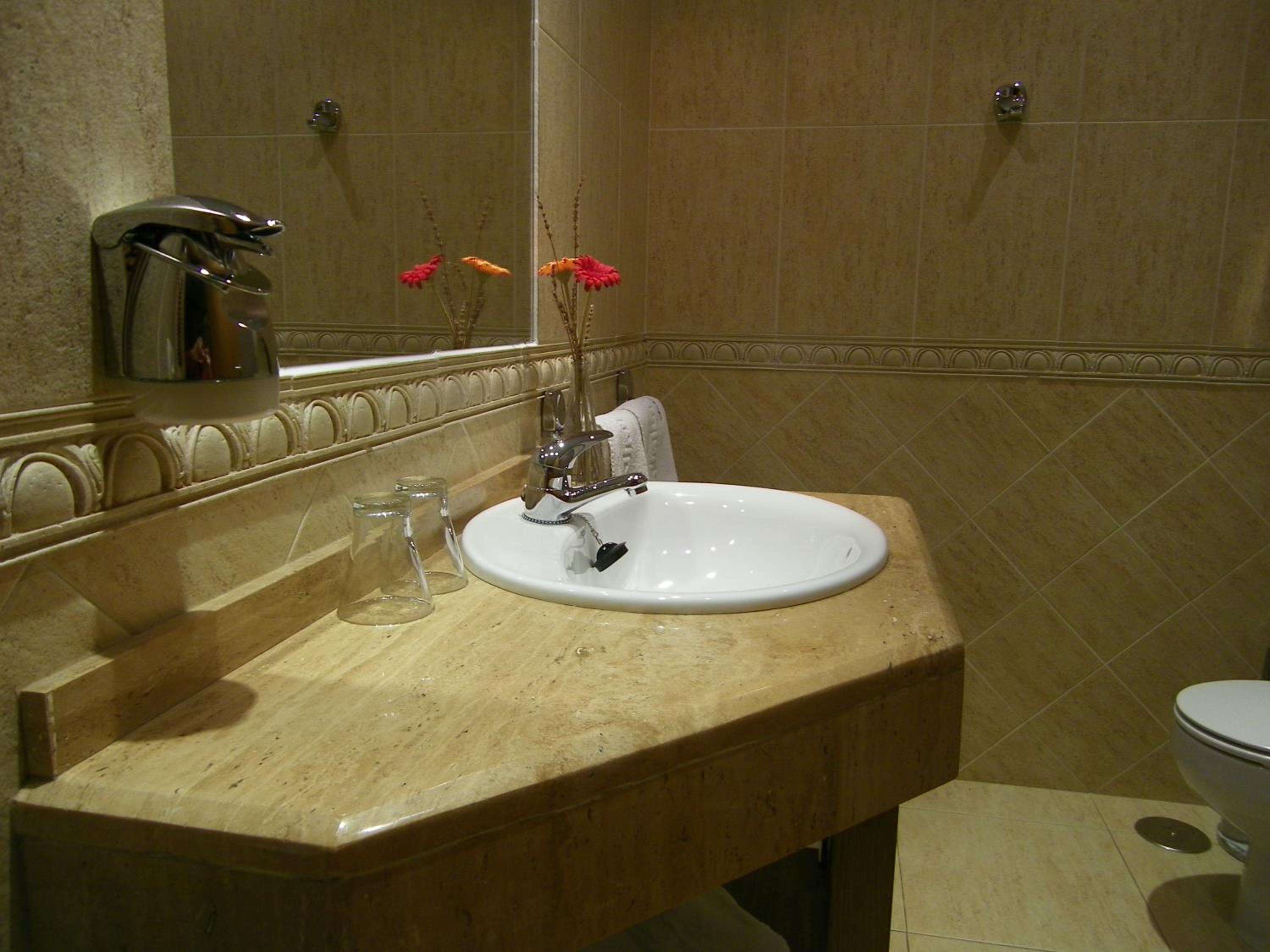 Double Room with Lake View - Photo 7