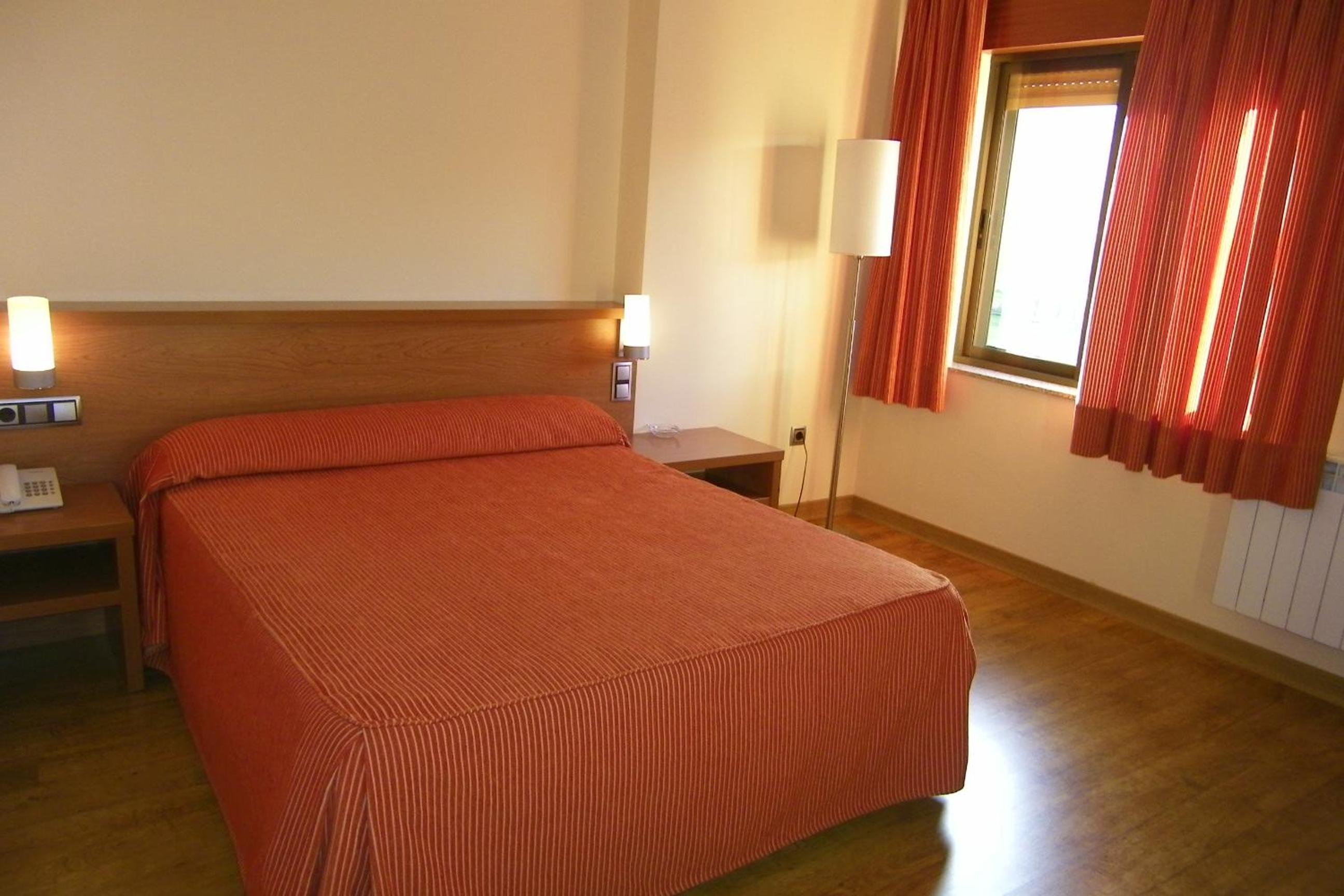 Double Room with Lake View - Photo 2