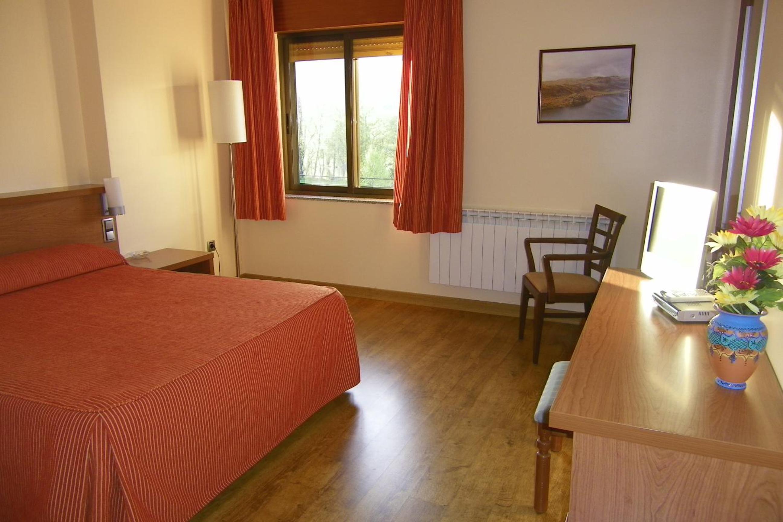 Double Room with Lake View - Photo 3