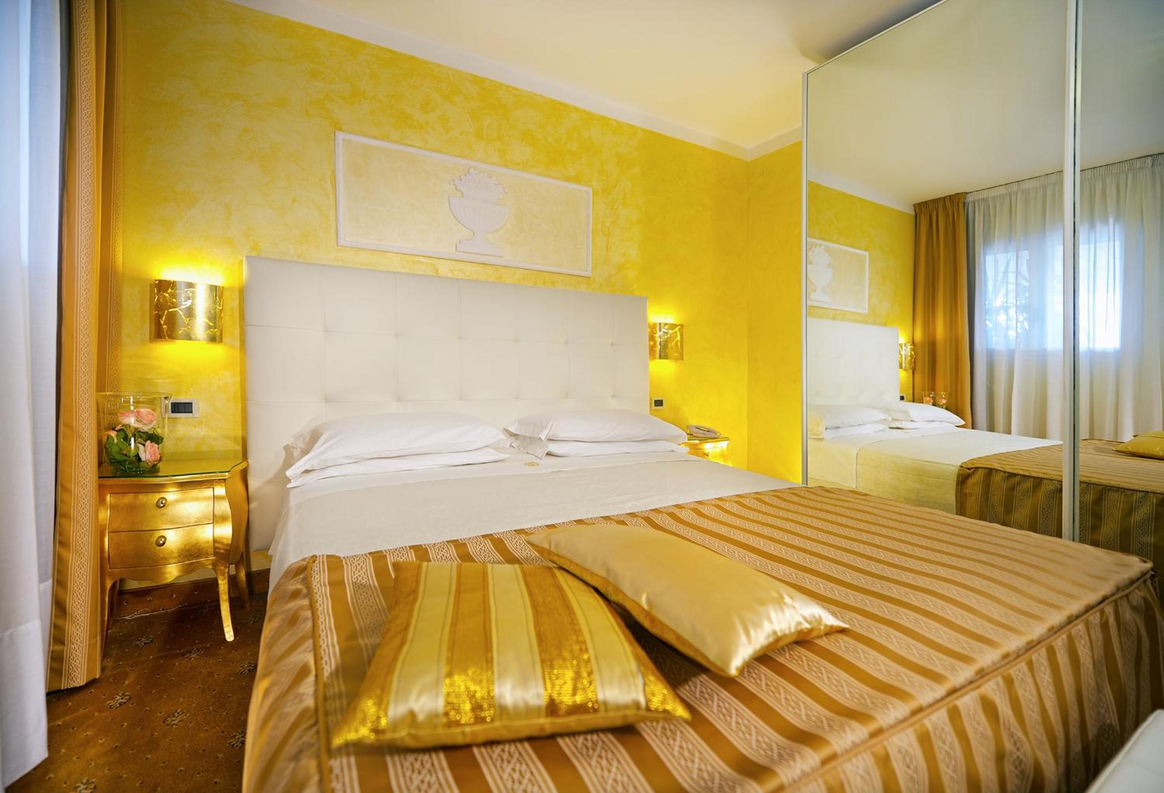 Deluxe Double or Twin Room photo 1