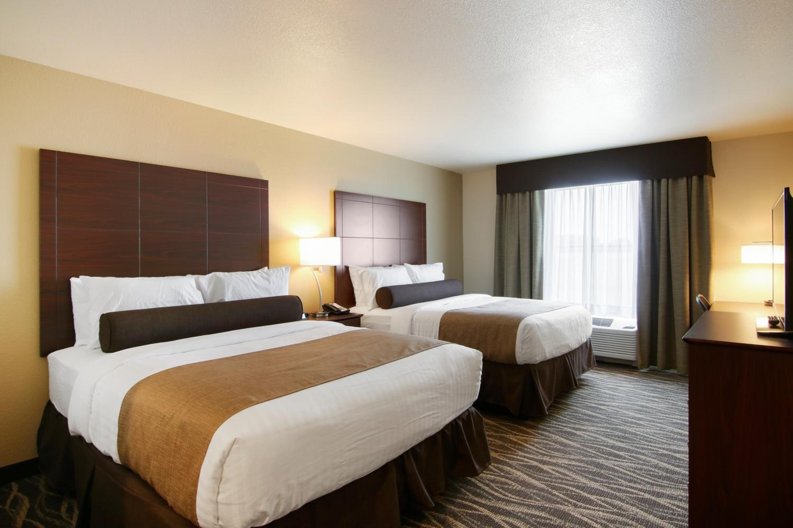 Deluxe Queen Room with Two Queen Beds photo 1