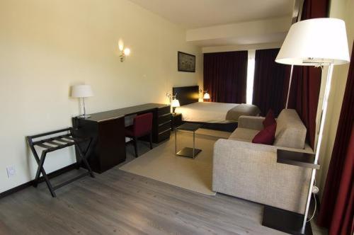 Suite - South - Photo 3
