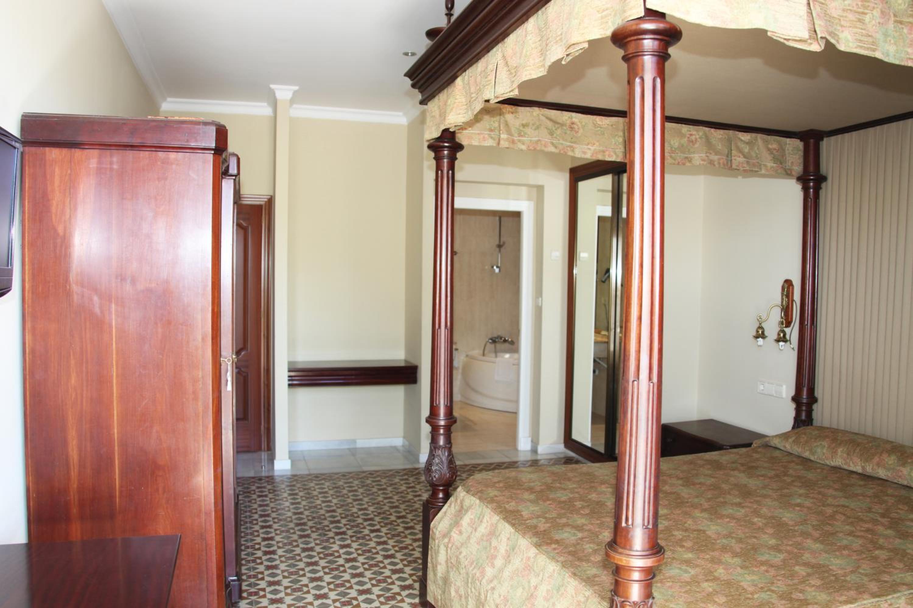 Double Room - Photo 5