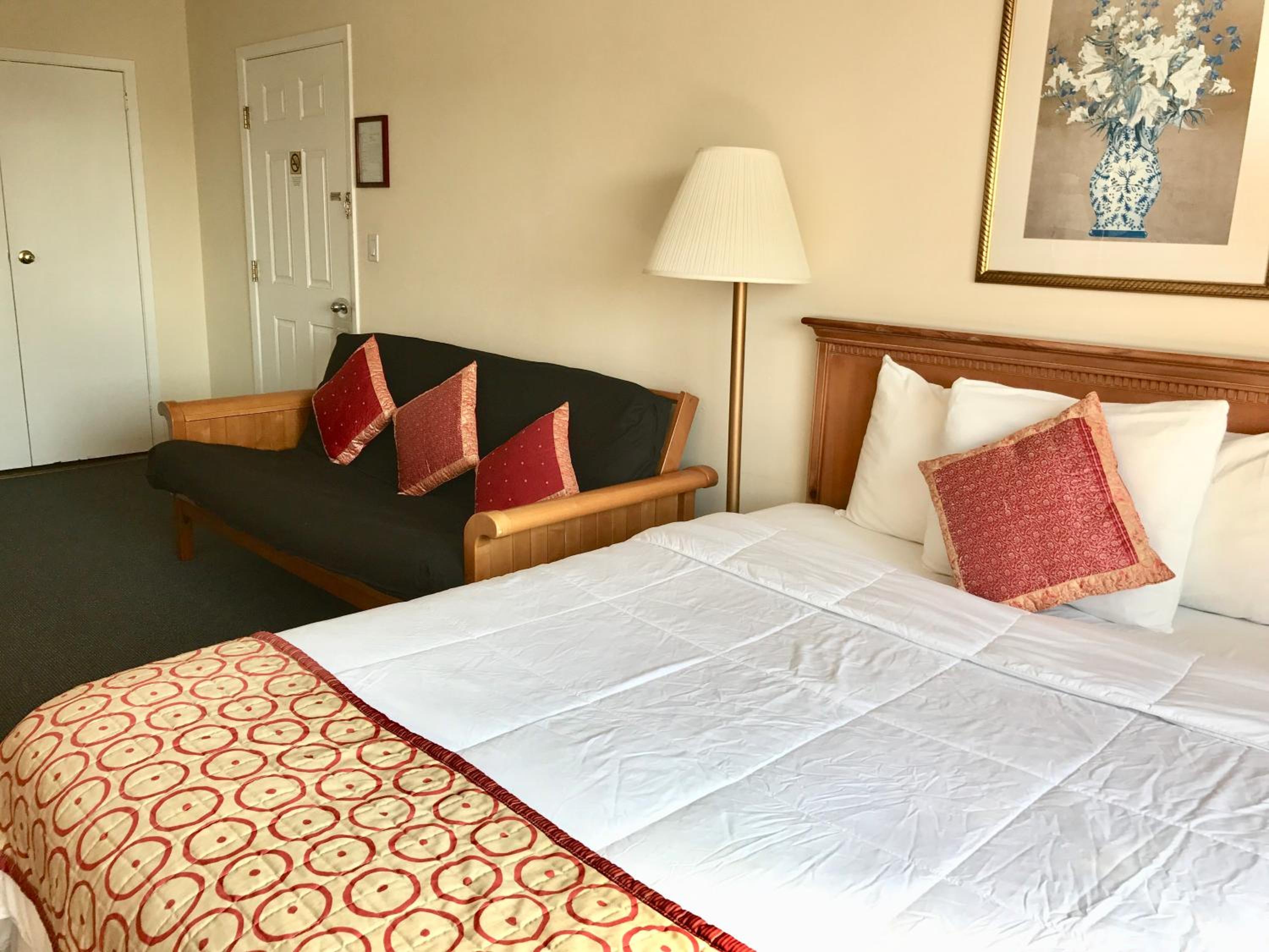 Standard Queen Room photo 3
