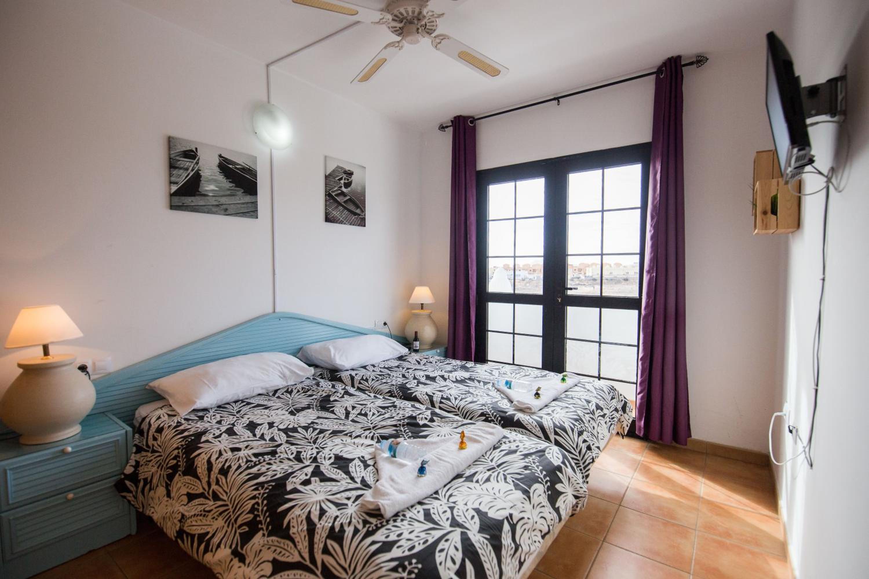 Twin Room with Private Bathroom photo 2