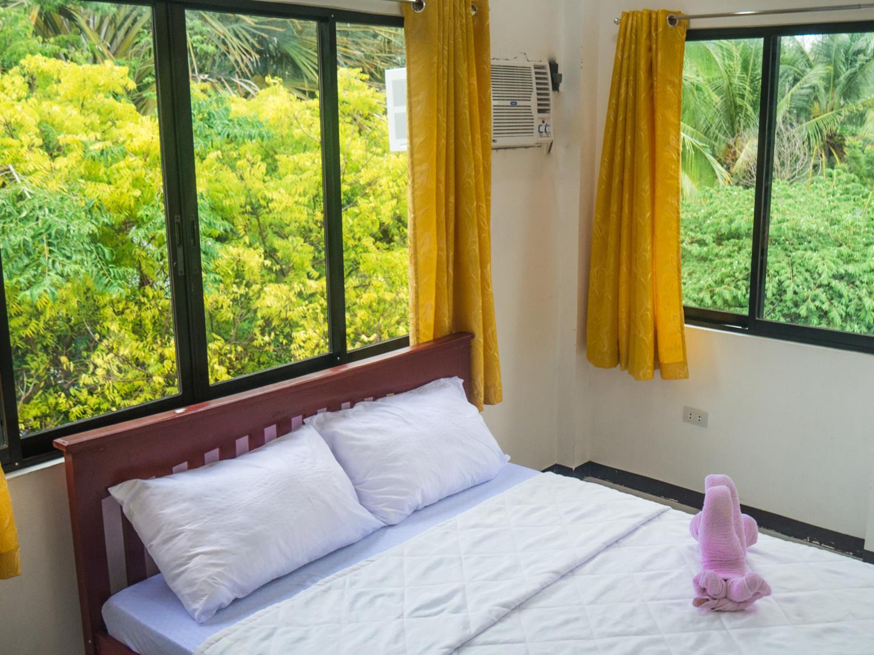 Mountain View Double Room with Shared Bathroom