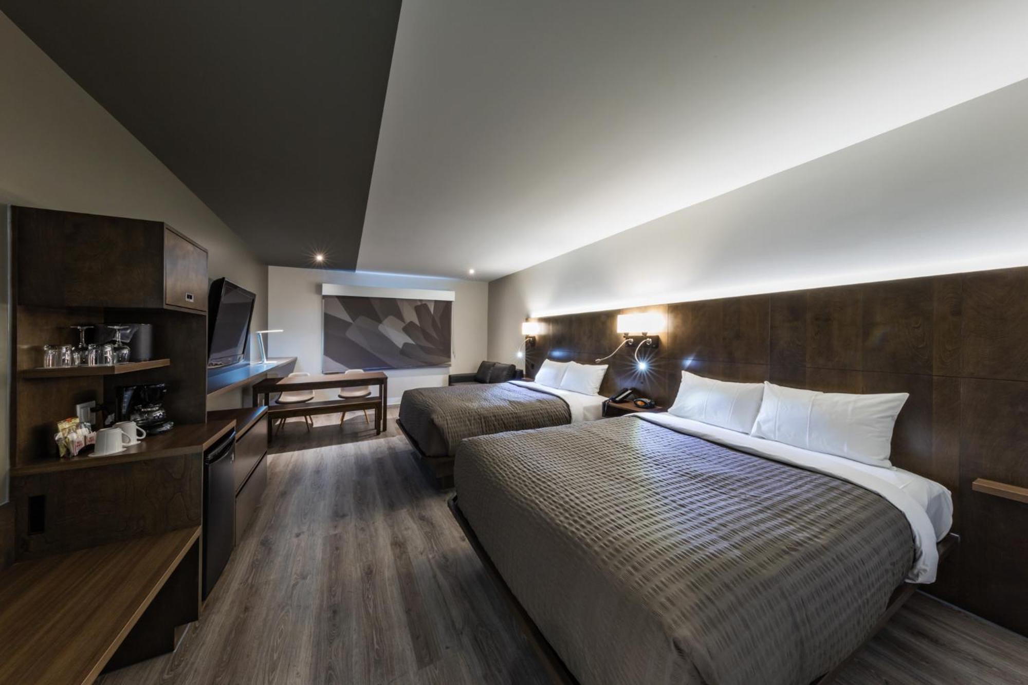 Deluxe Queen Room with Two Queen Beds photo 1