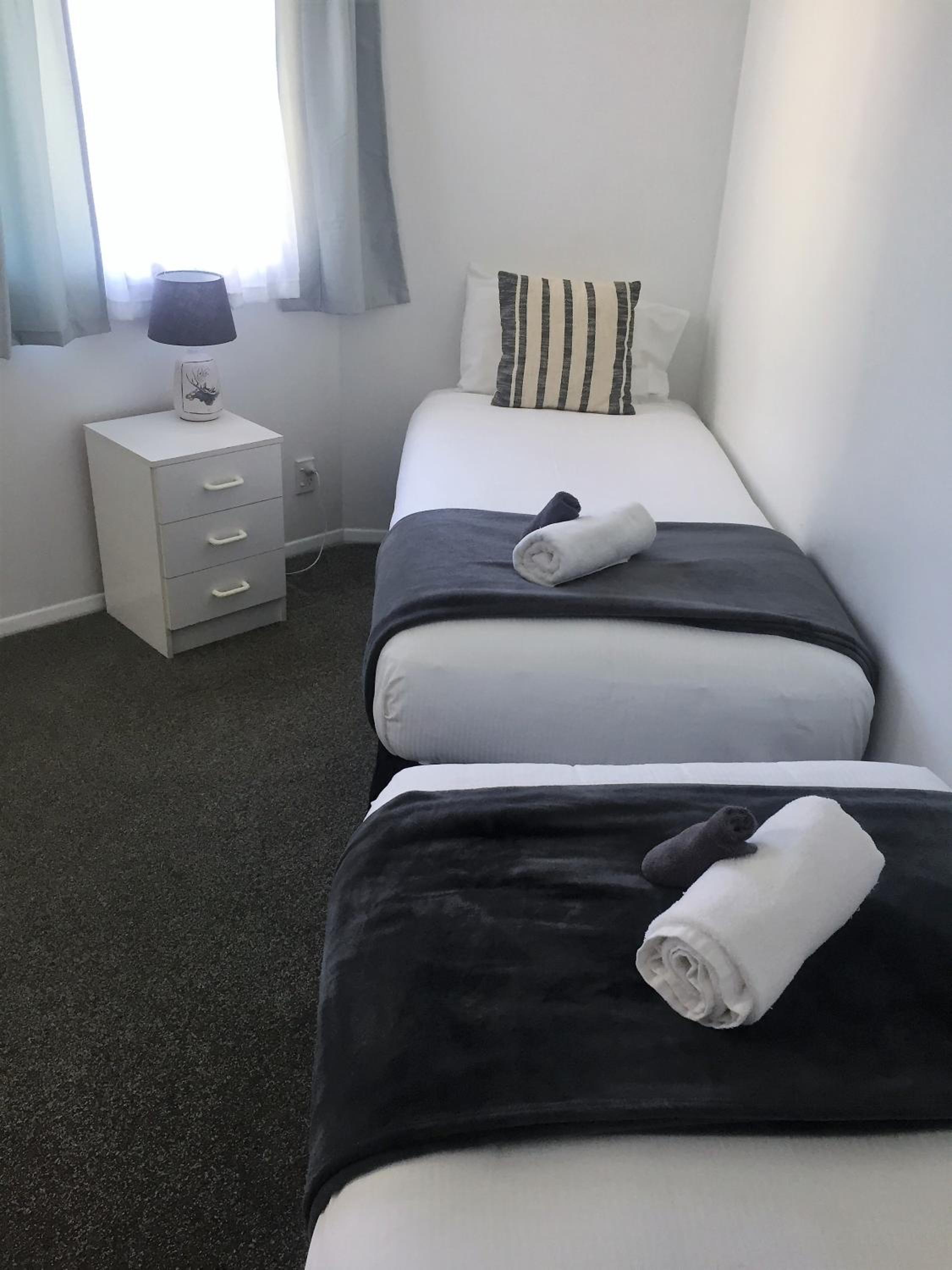 One-Bedroom Studio - Photo 2
