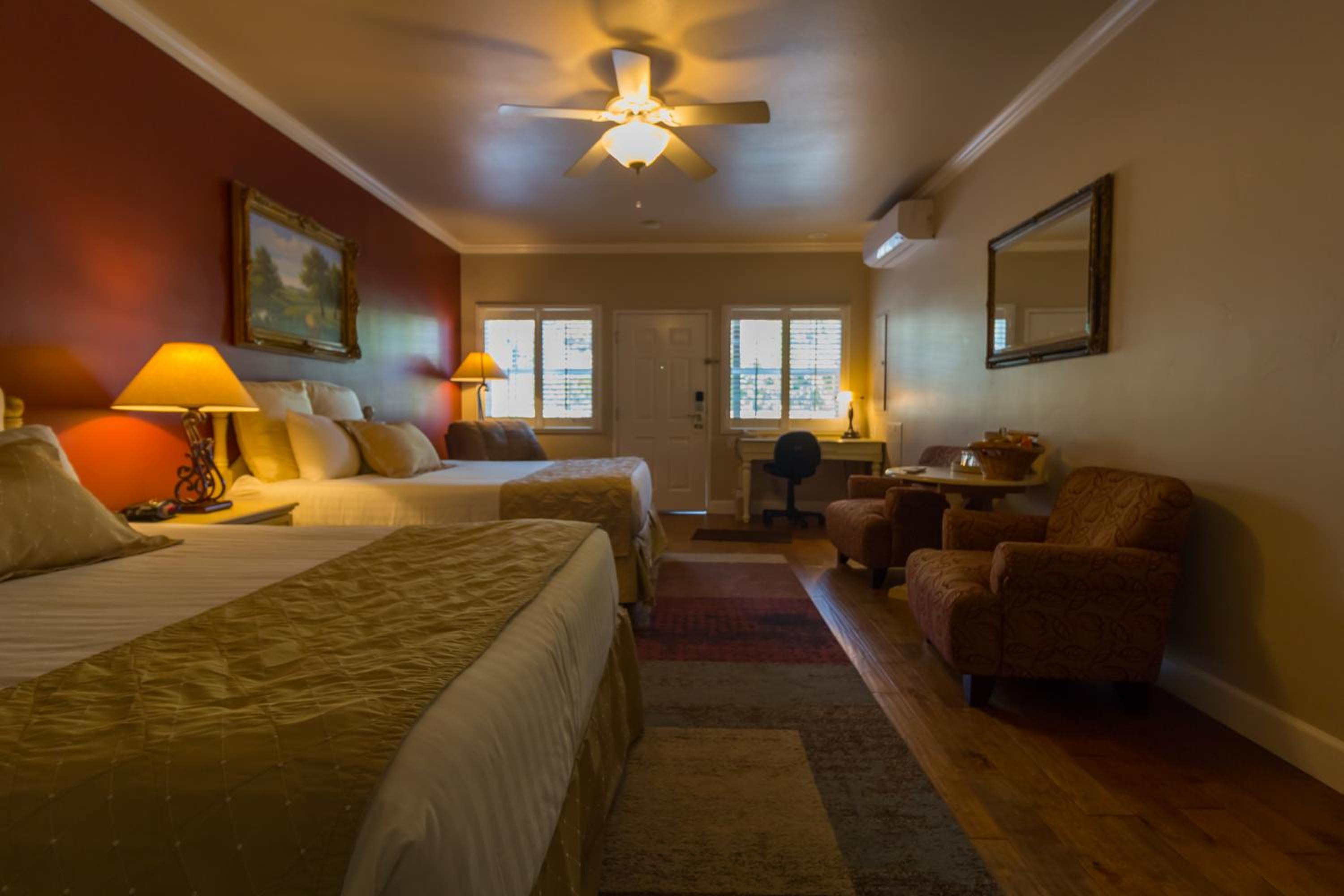 Standard Queen Room photo 2