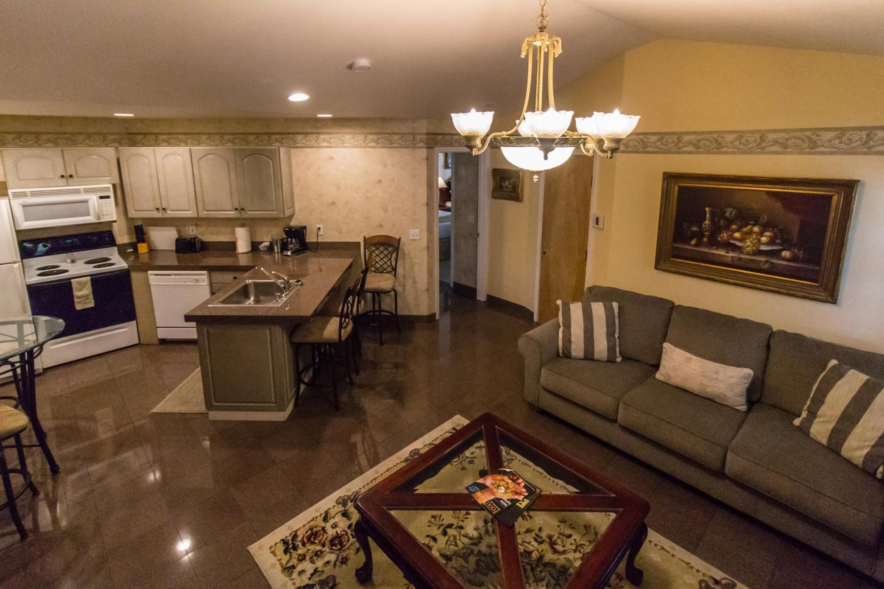 Queen Suite photo 3