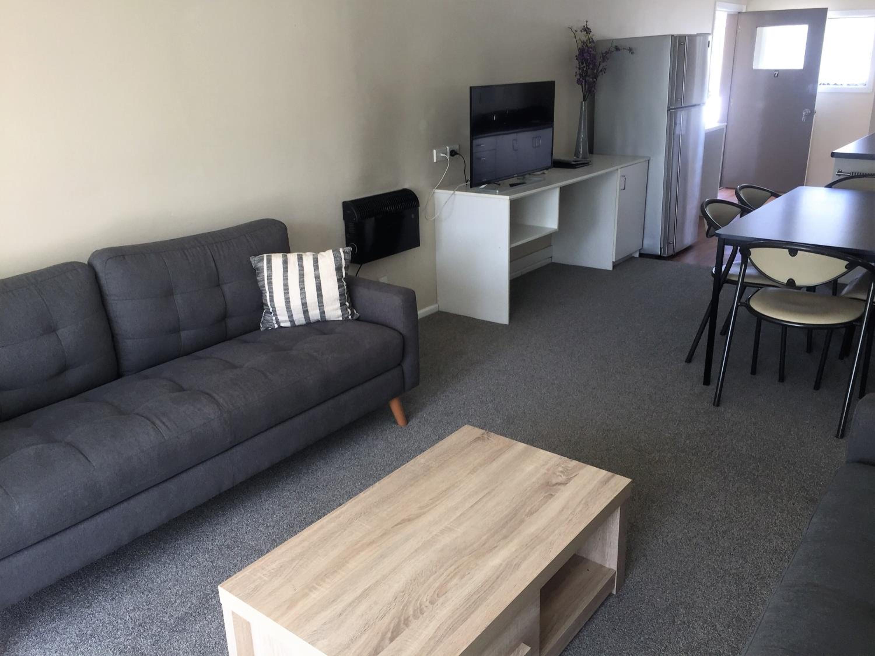 Deluxe Two Bedroom Apartment - Photo 3