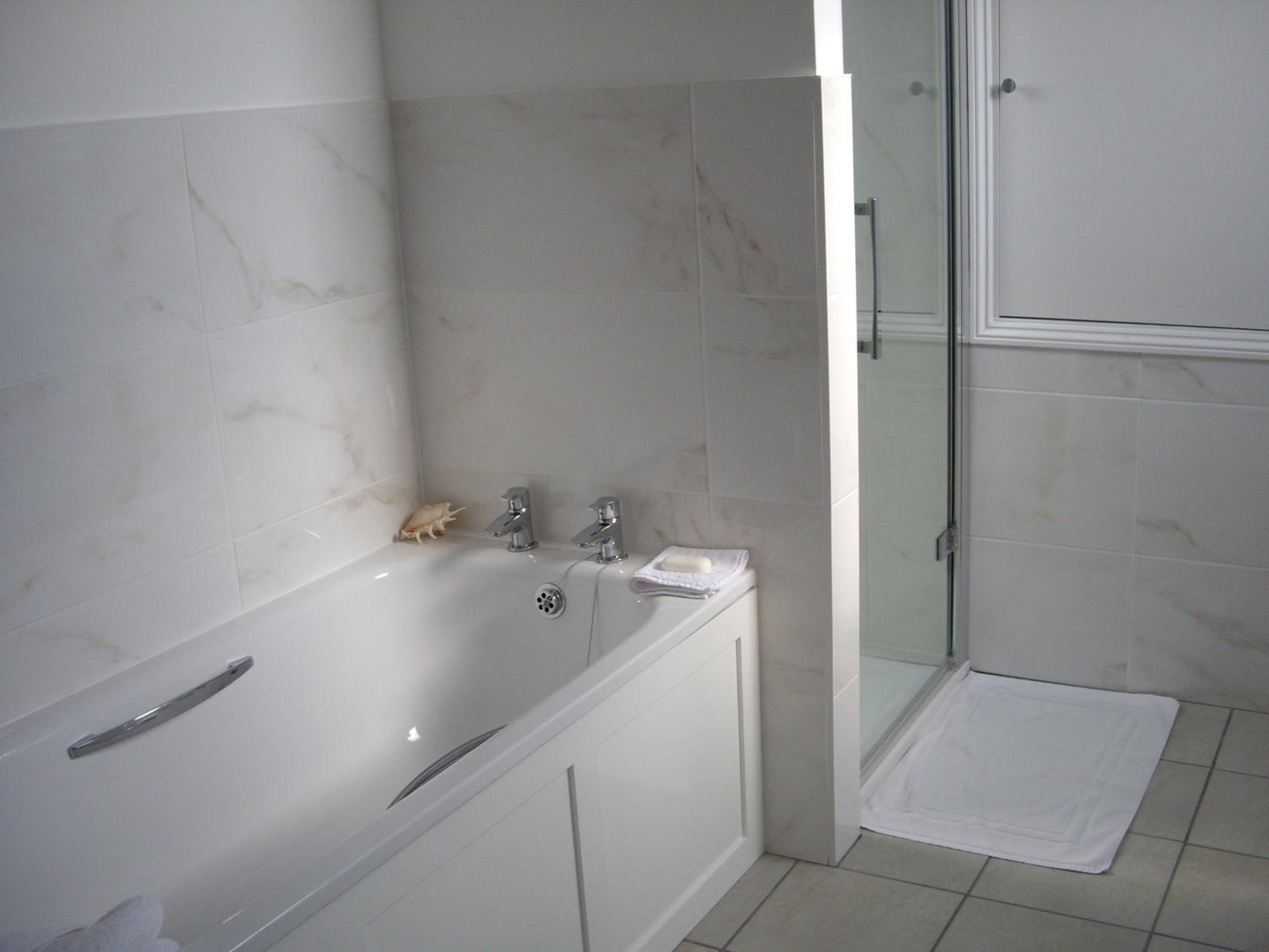 Double or Twin Room - Photo 5