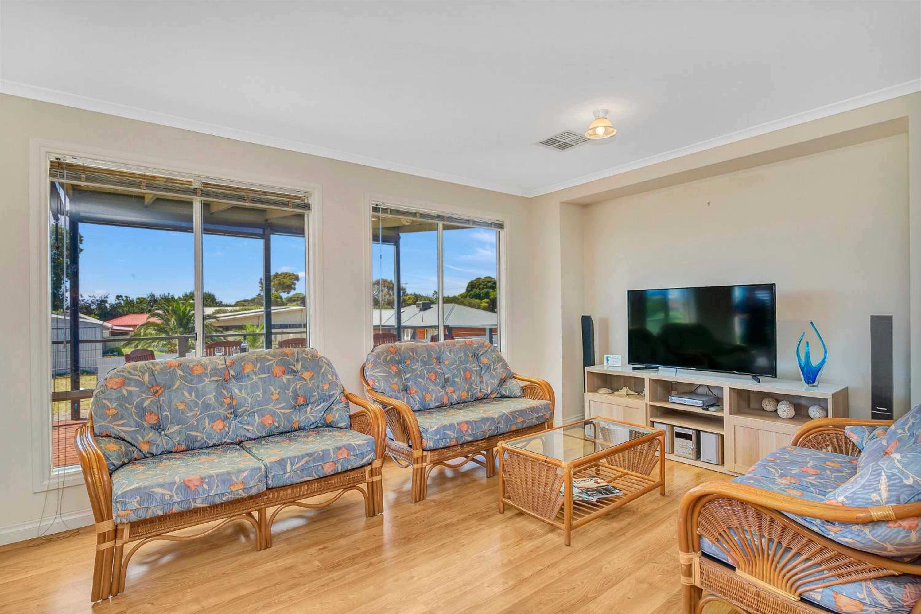 Three-Bedroom House photo 2