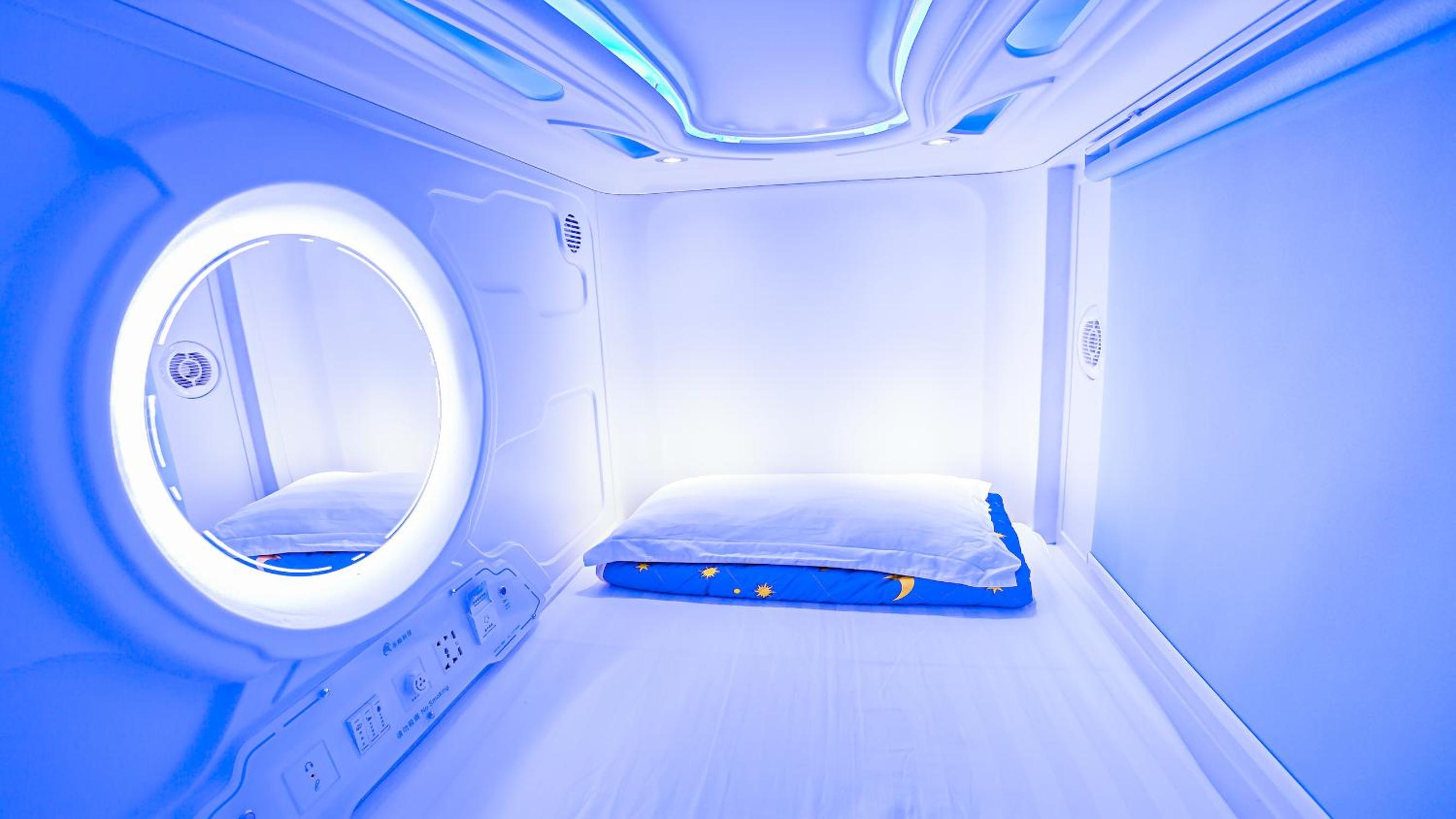 Double Space Pod in Mixed Dormitory  photo 1
