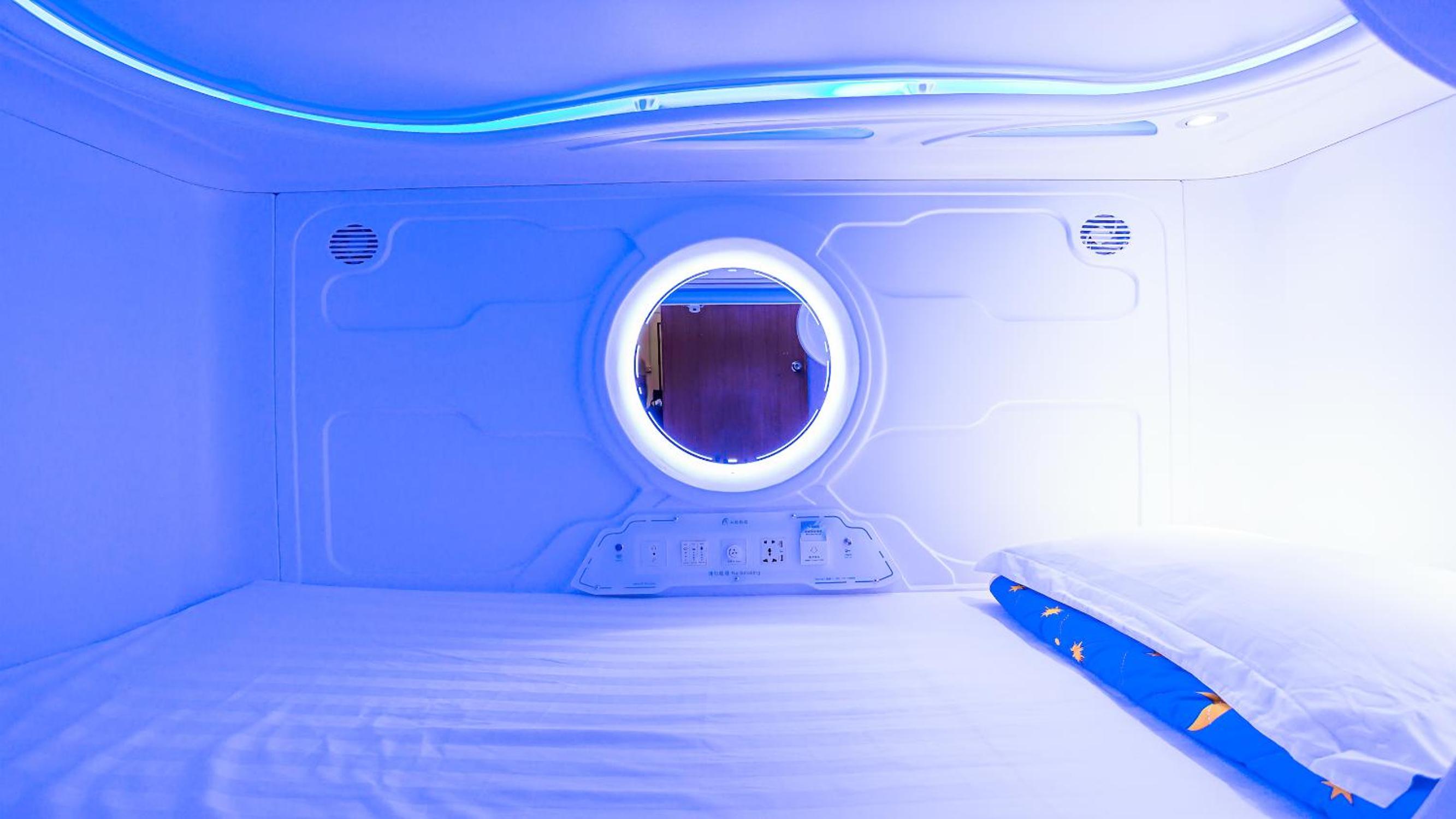 Double Space Pod in Mixed Dormitory  photo 2