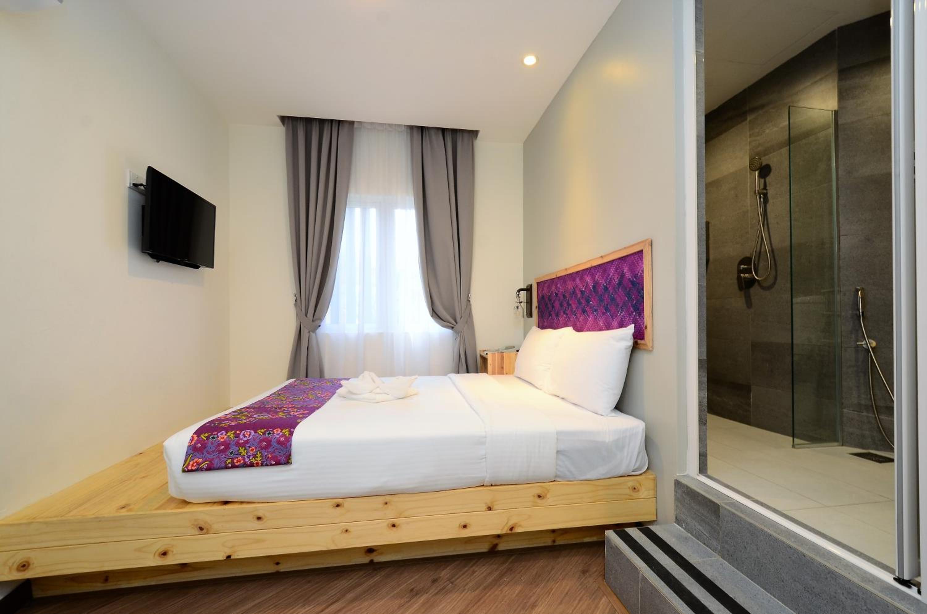 Standard Queen Room photo 2
