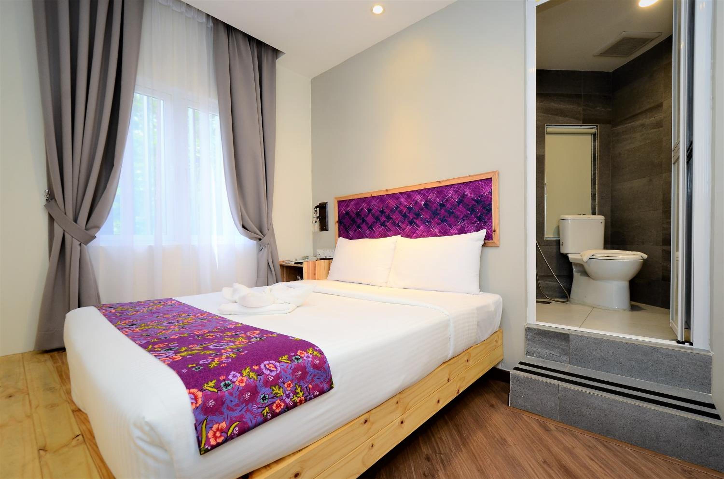 Standard Queen Room