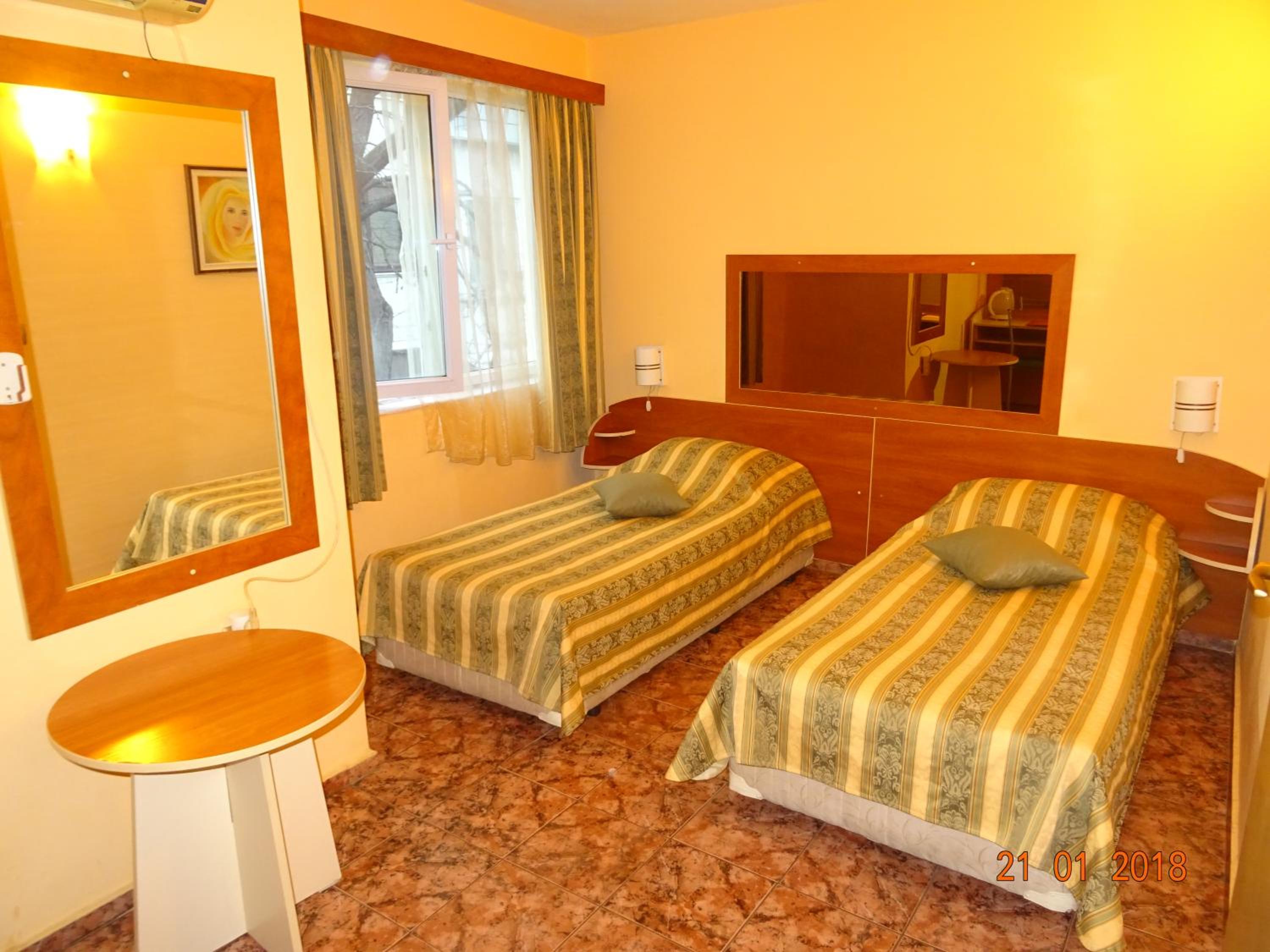 Budget Twin Room - Photo 3
