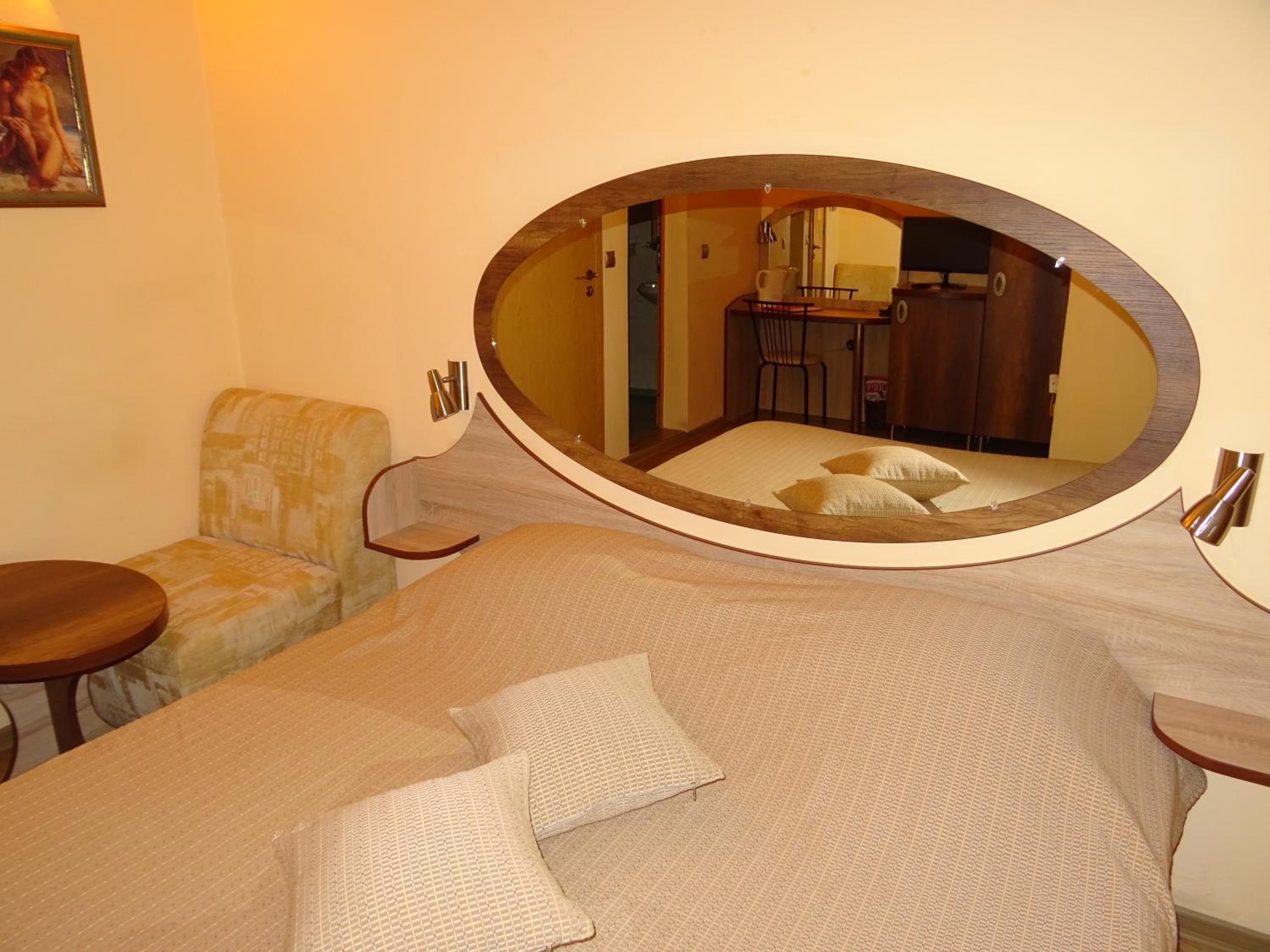 Double or Twin Room - Photo 8