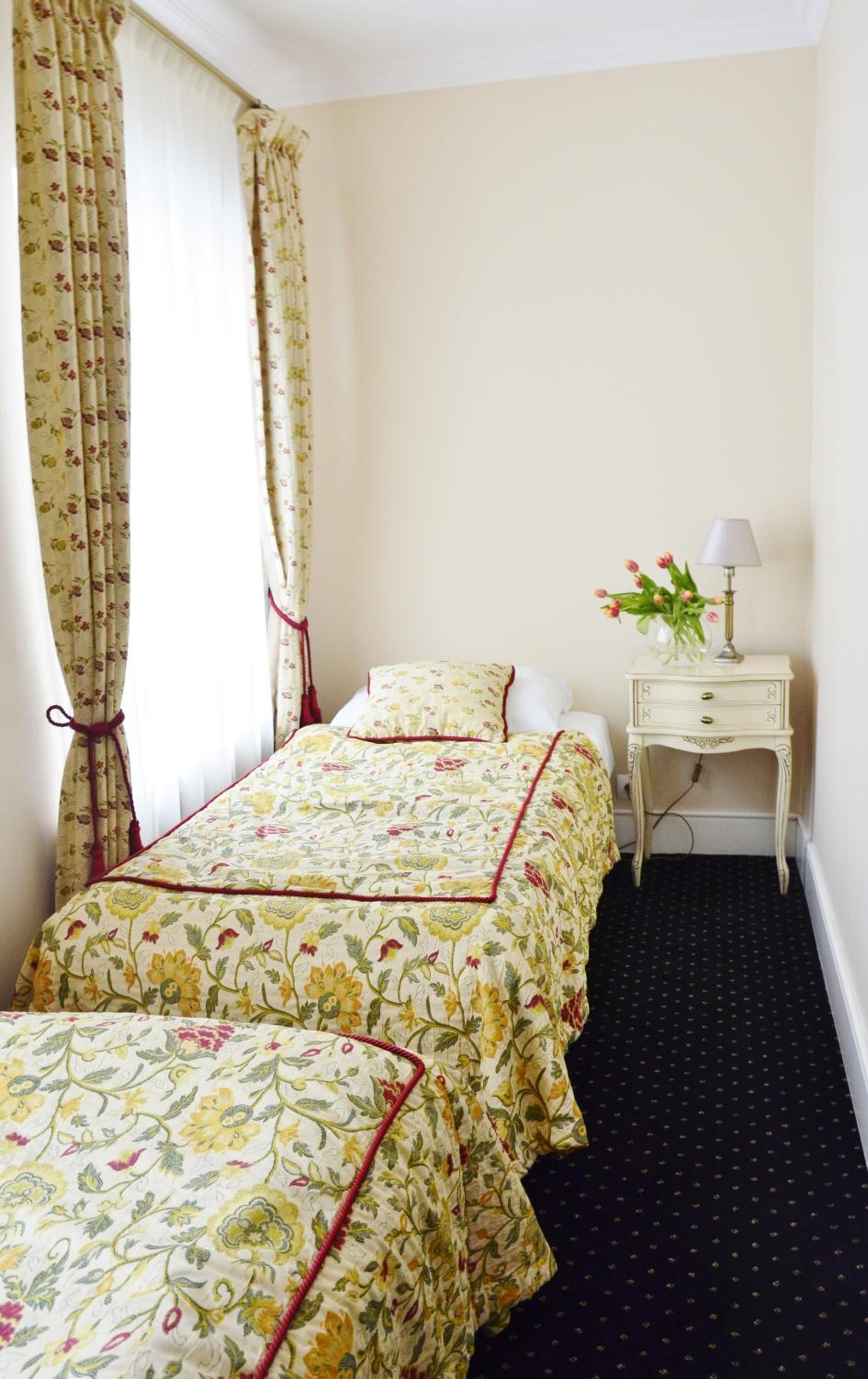 Standard Twin Room - Photo 2