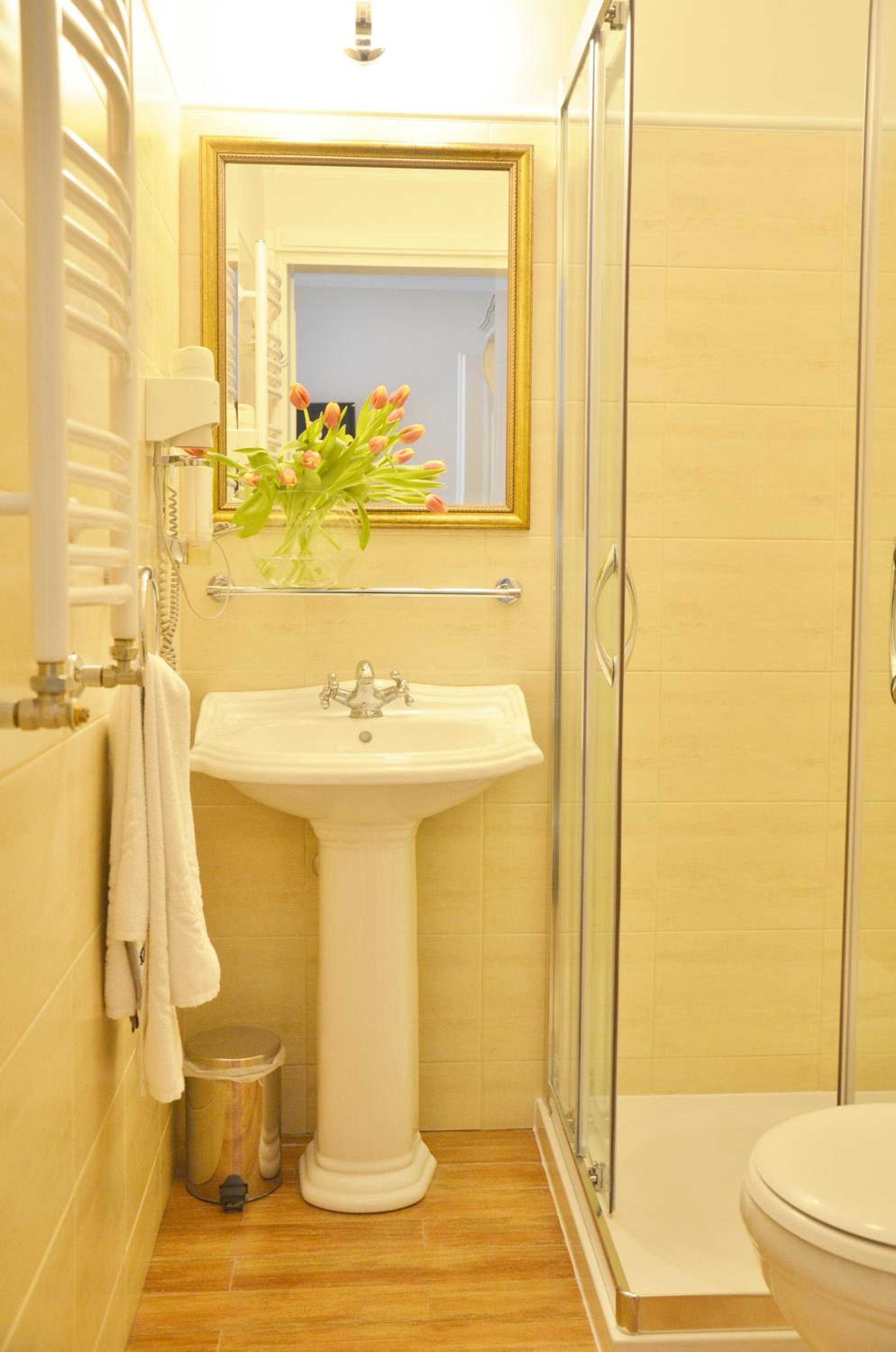 Standard Twin Room - Photo 3