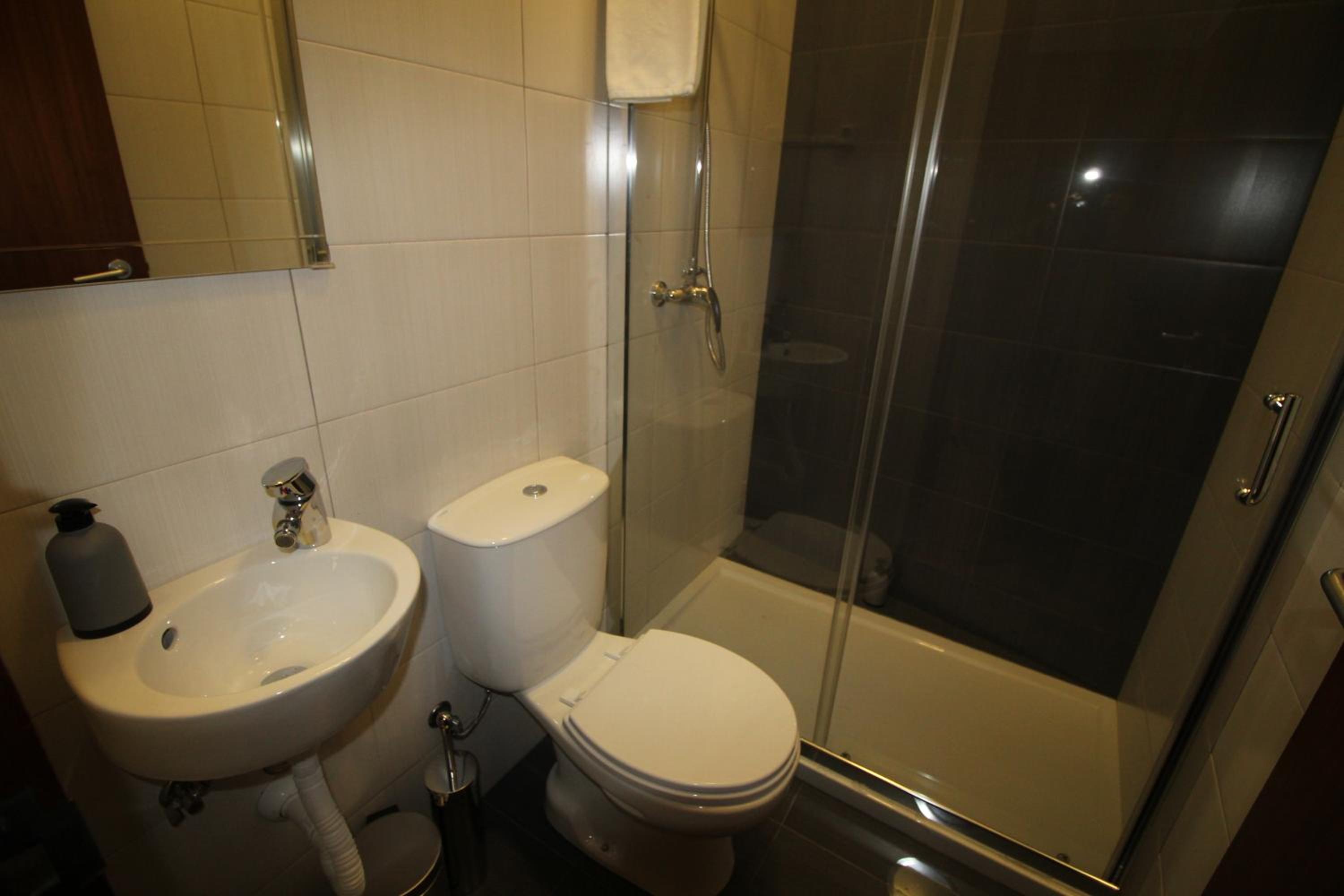 Double Room with Private Bathroom - Photo 2
