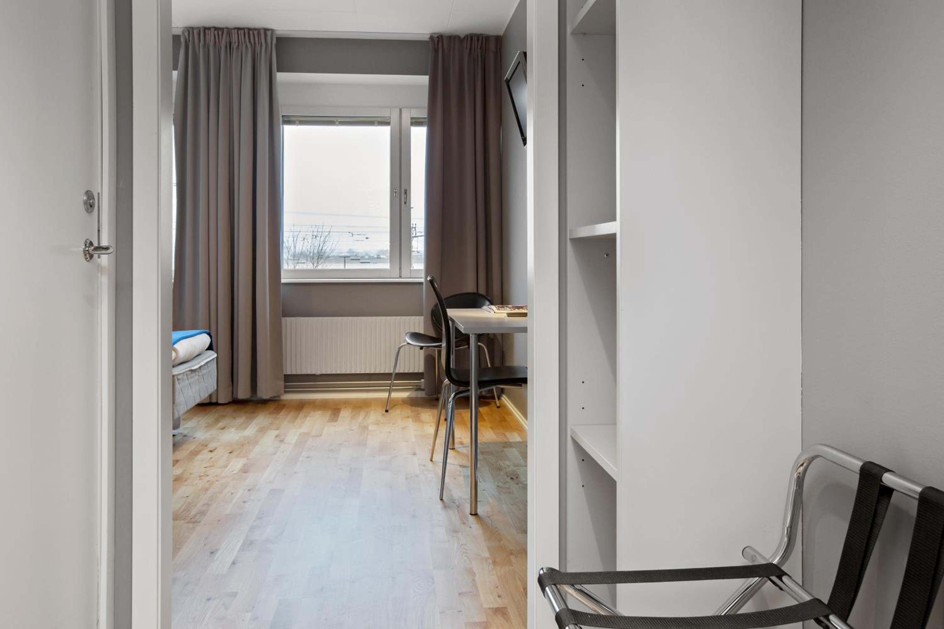Standard Twin Room - Photo 1