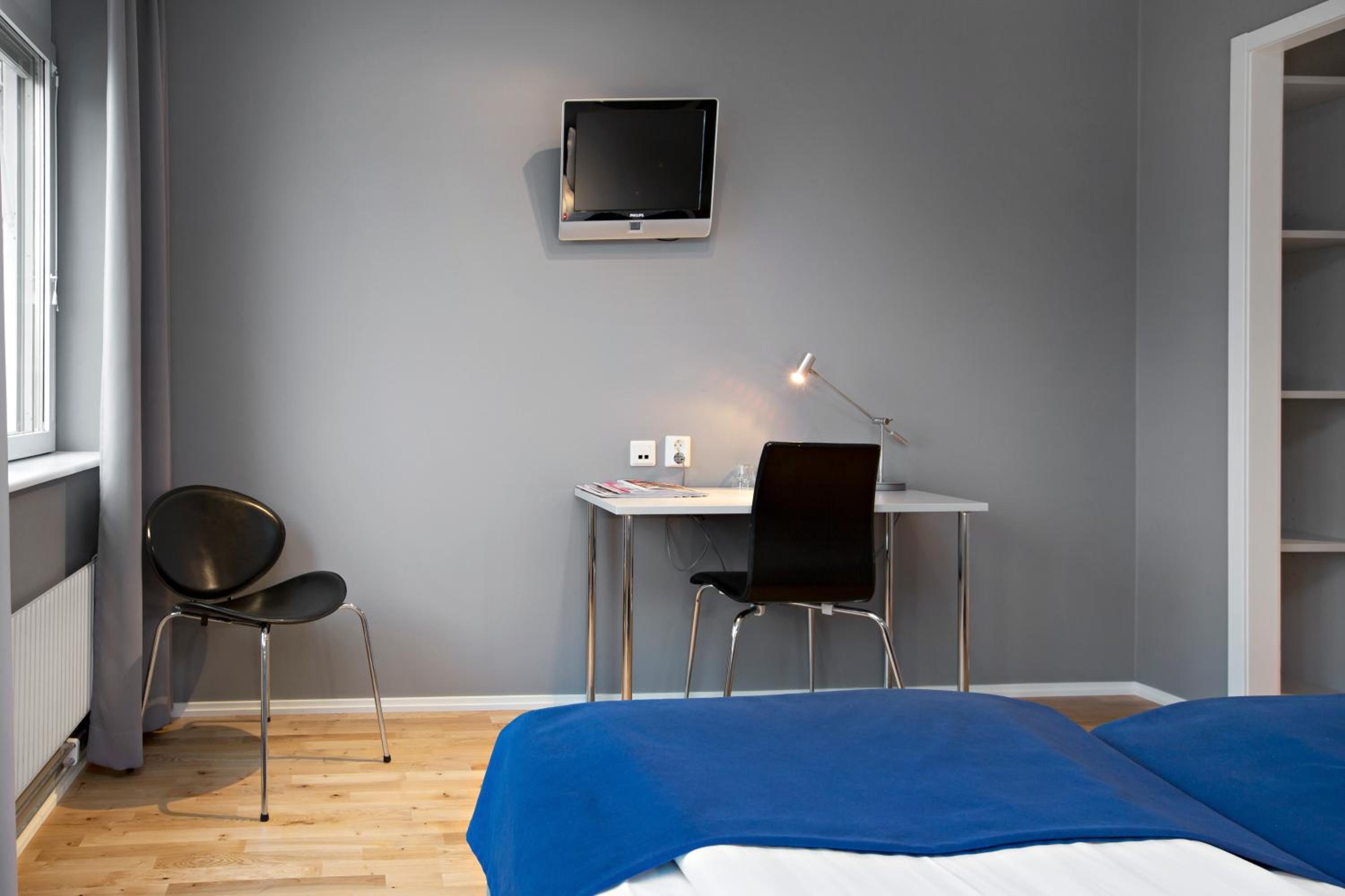 Standard Twin Room - Photo 8