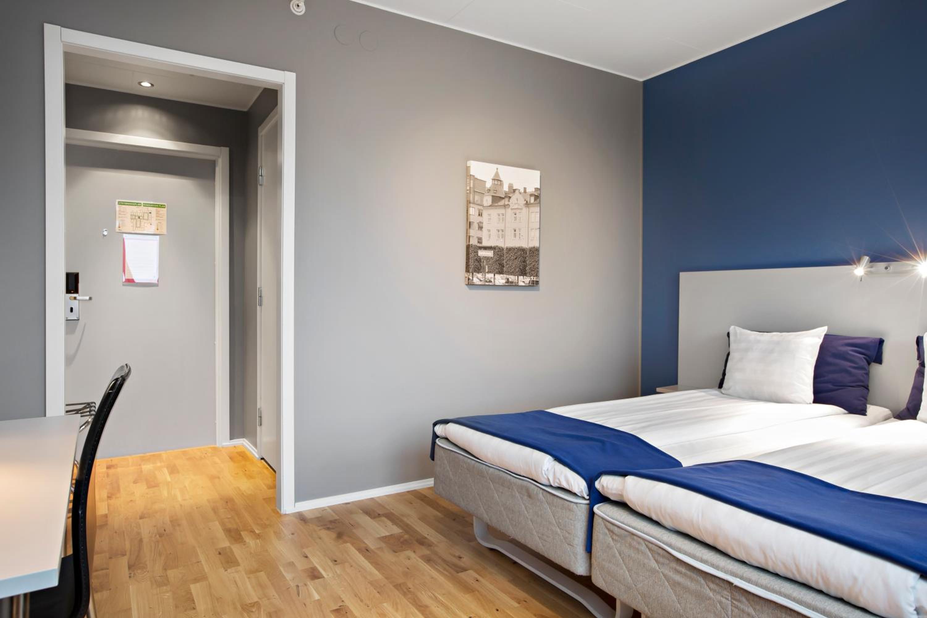 Standard Twin Room - Photo 2