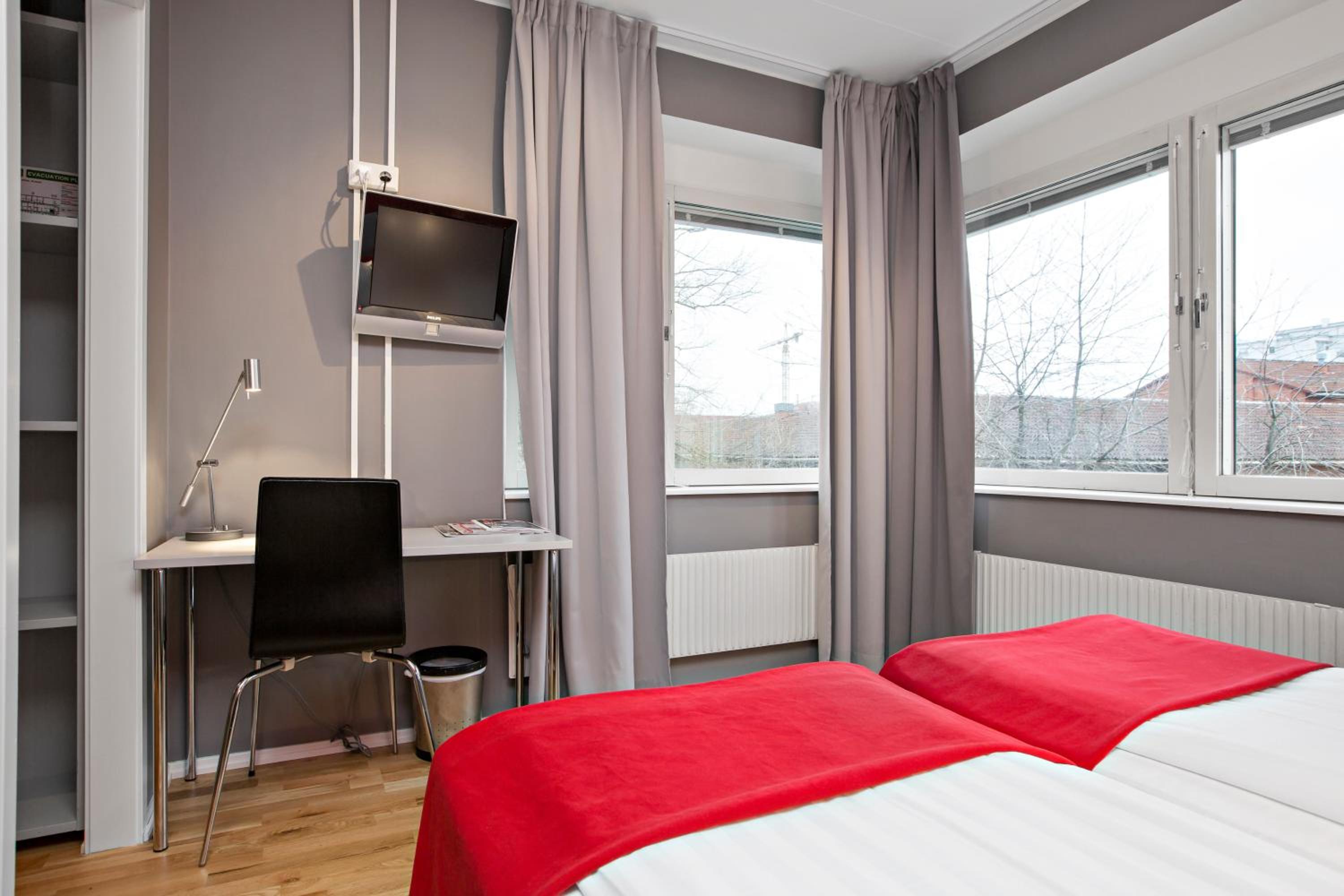 Standard Twin Room - Photo 6