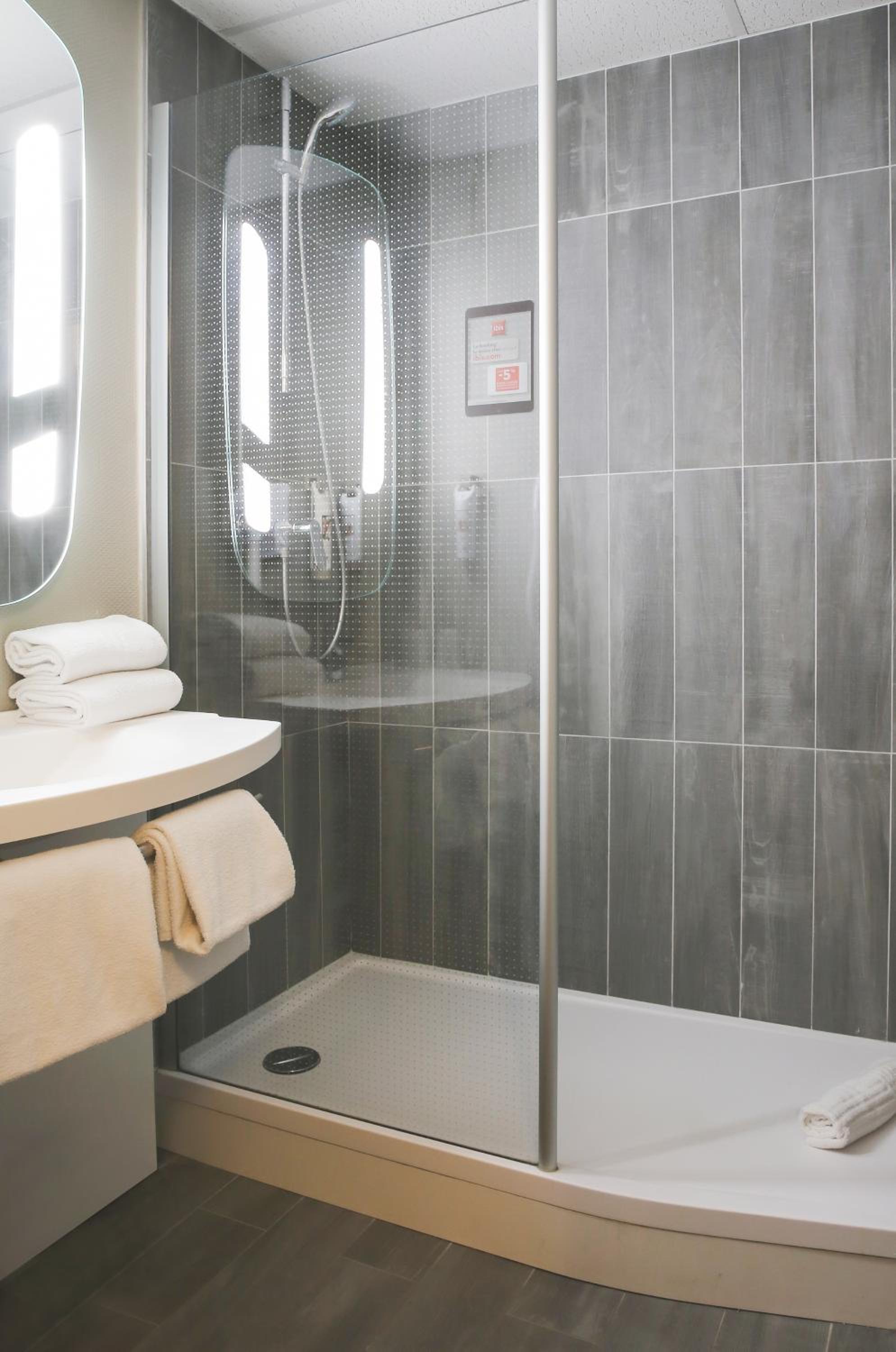 Standard Double Room - Photo 9