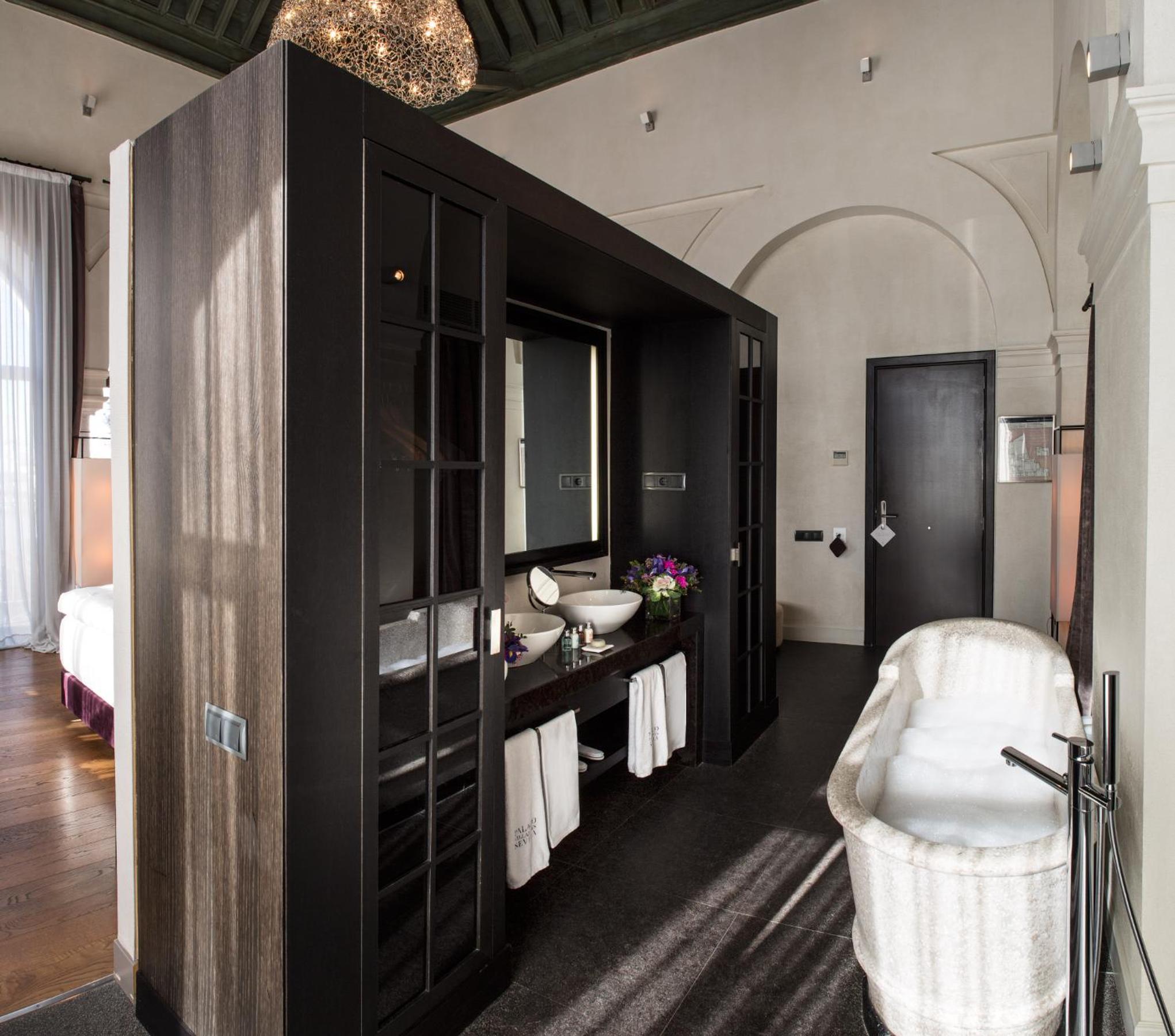 Suite - Photo 21
