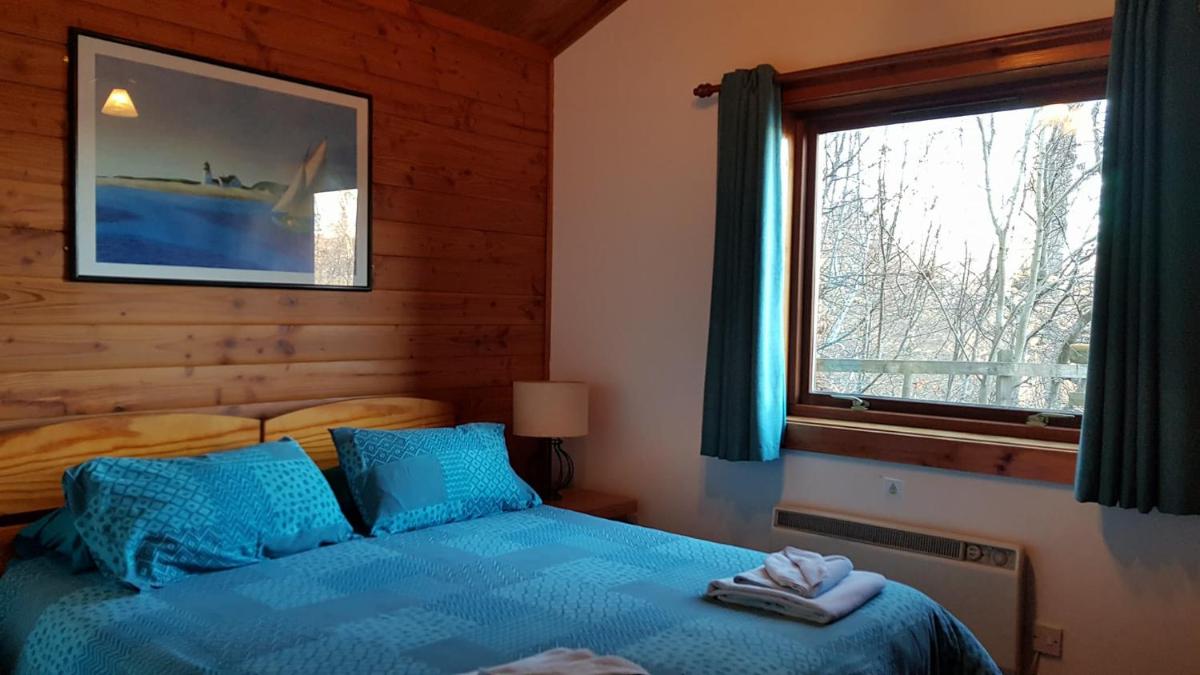 Chalet (Sleeps 8) - Disability Access photo 3