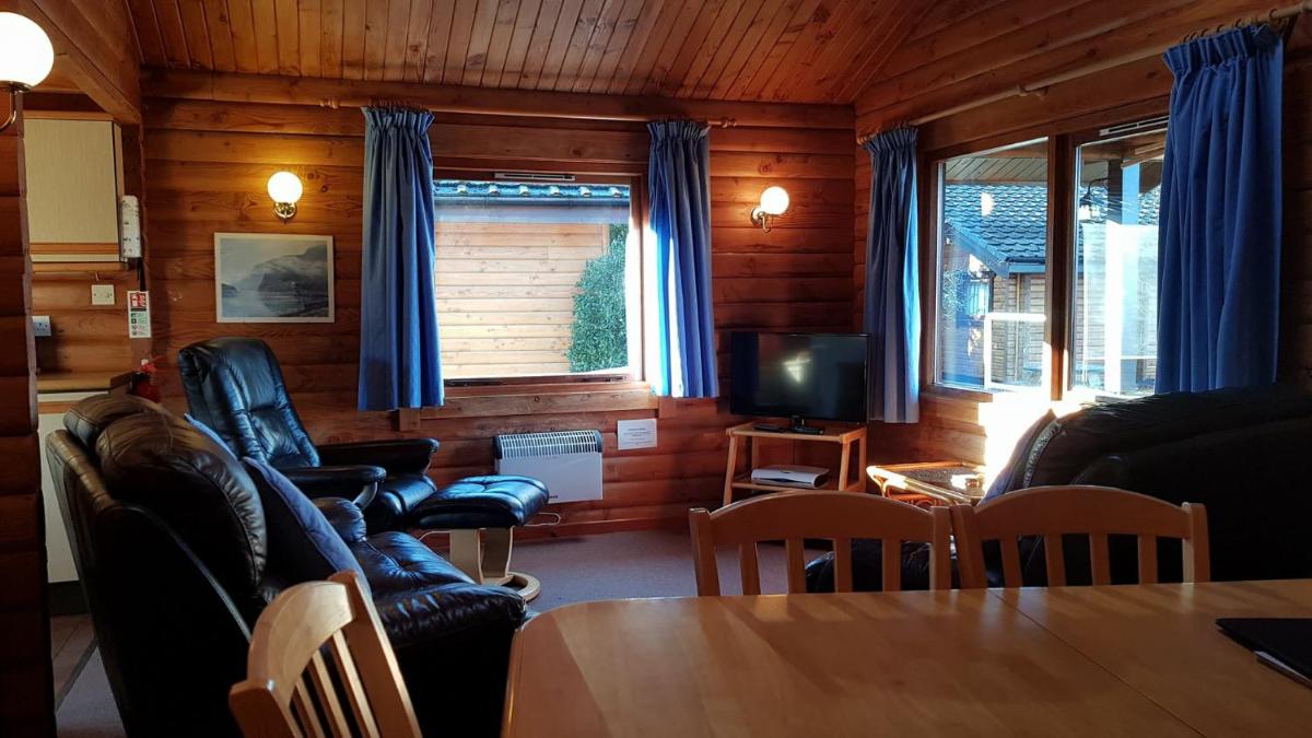 Chalet (Sleeps 6) photo 2