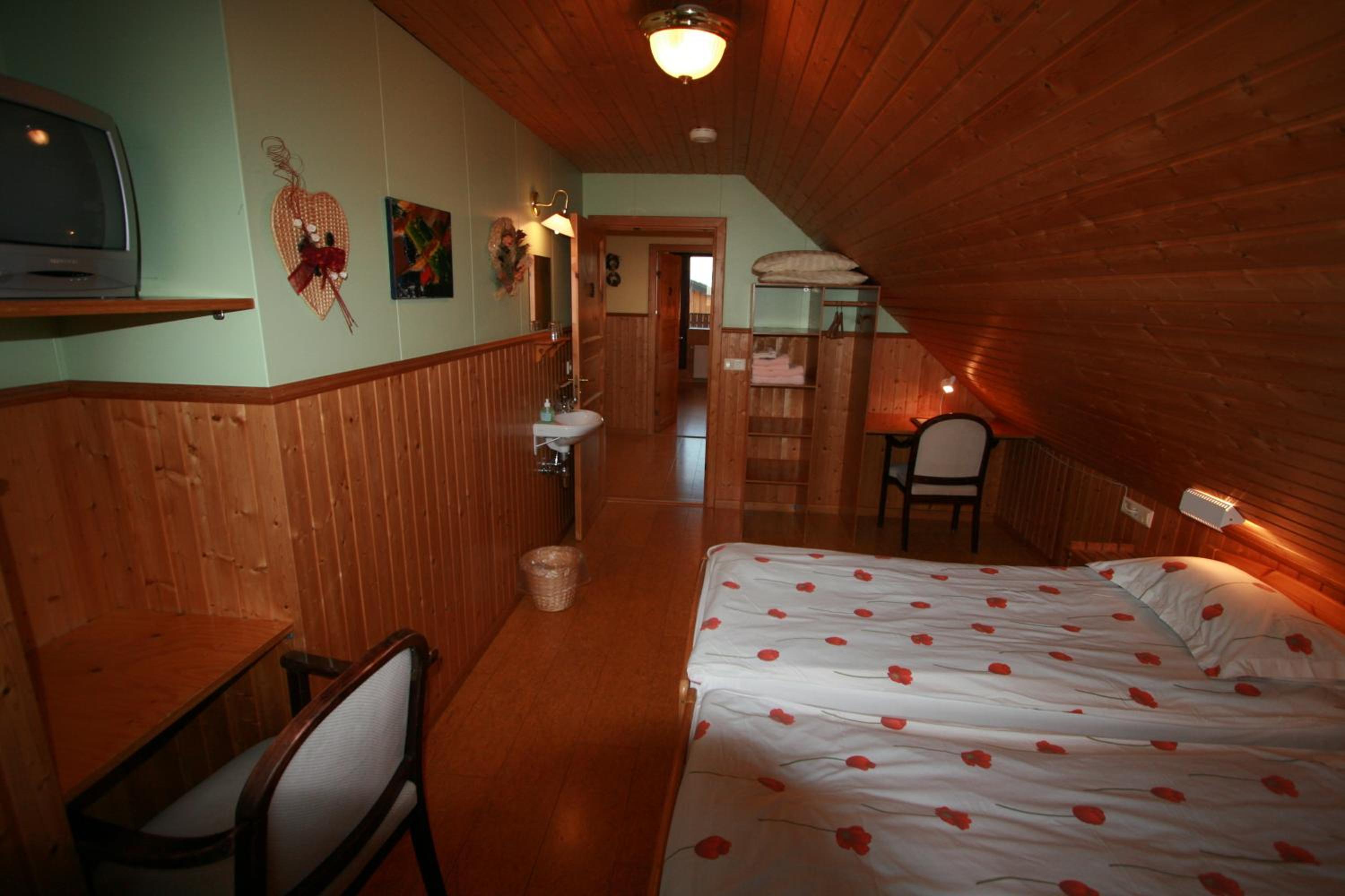Double or Twin Room with Shared Bathroom photo 2
