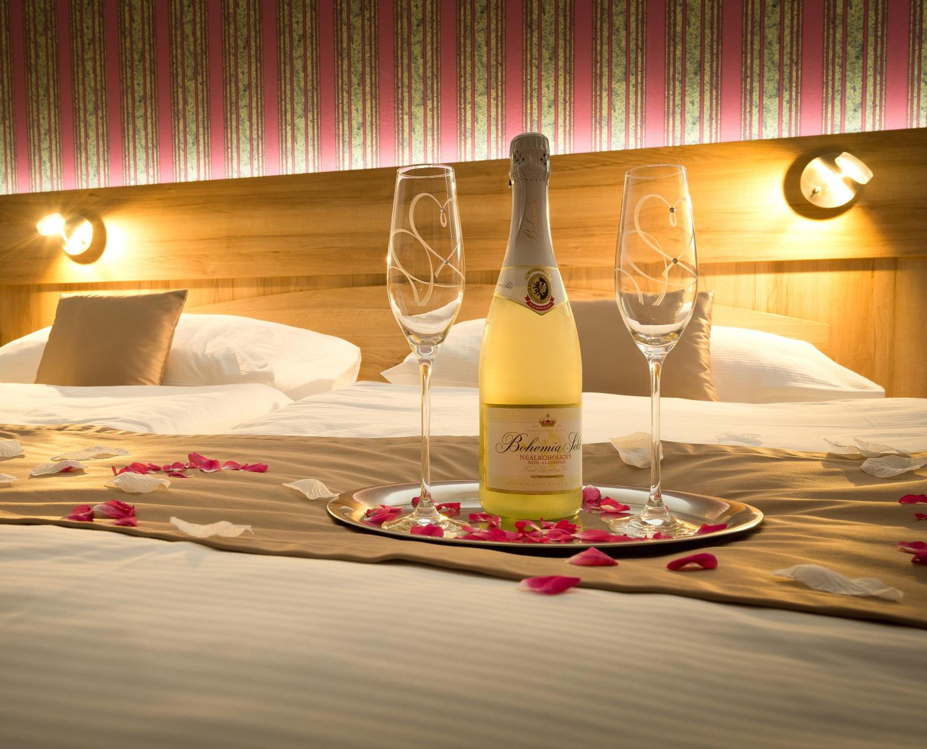 King Suite with Spa Bath photo 3