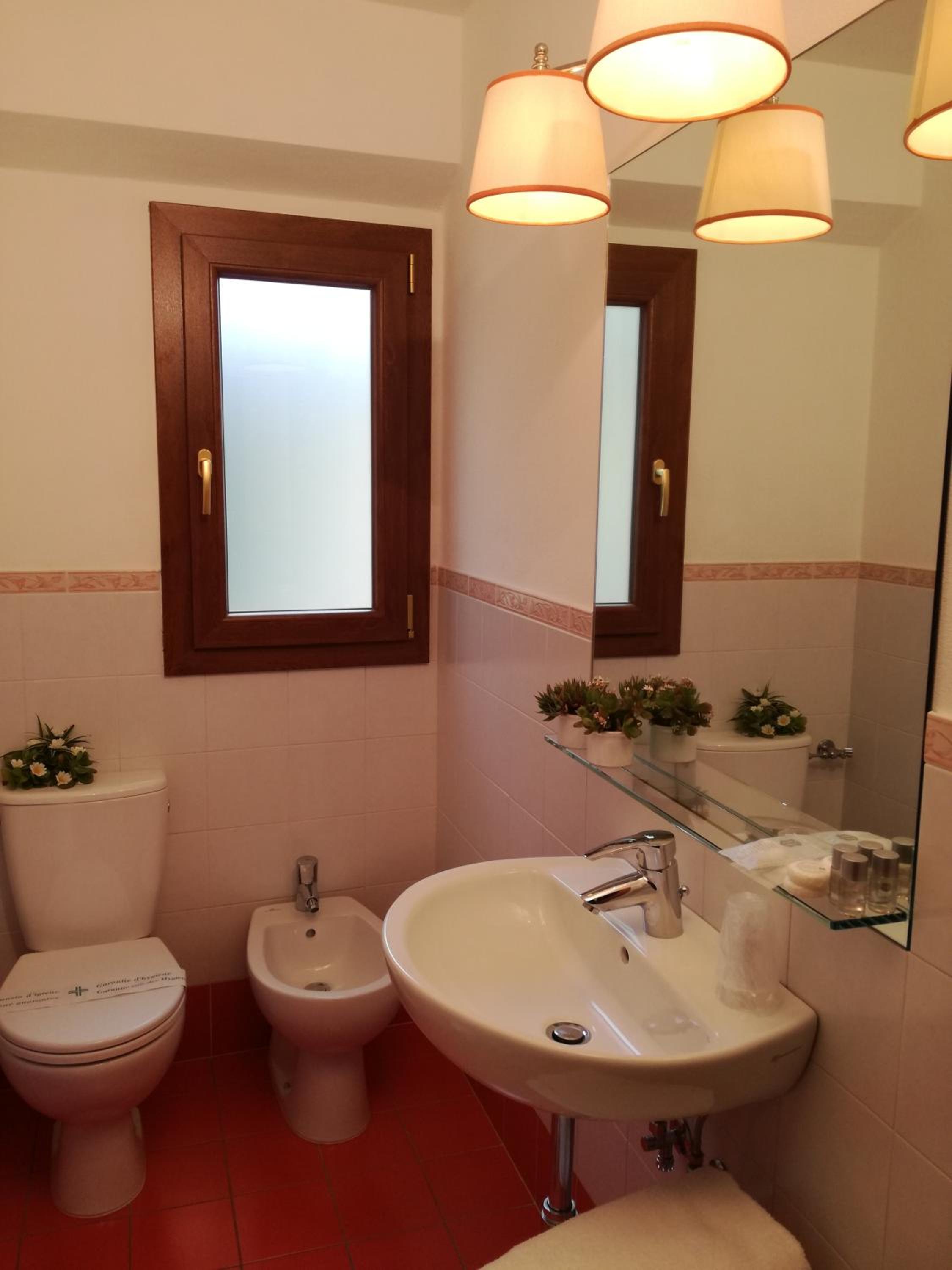 One-Bedroom Apartment with Terrace photo 3