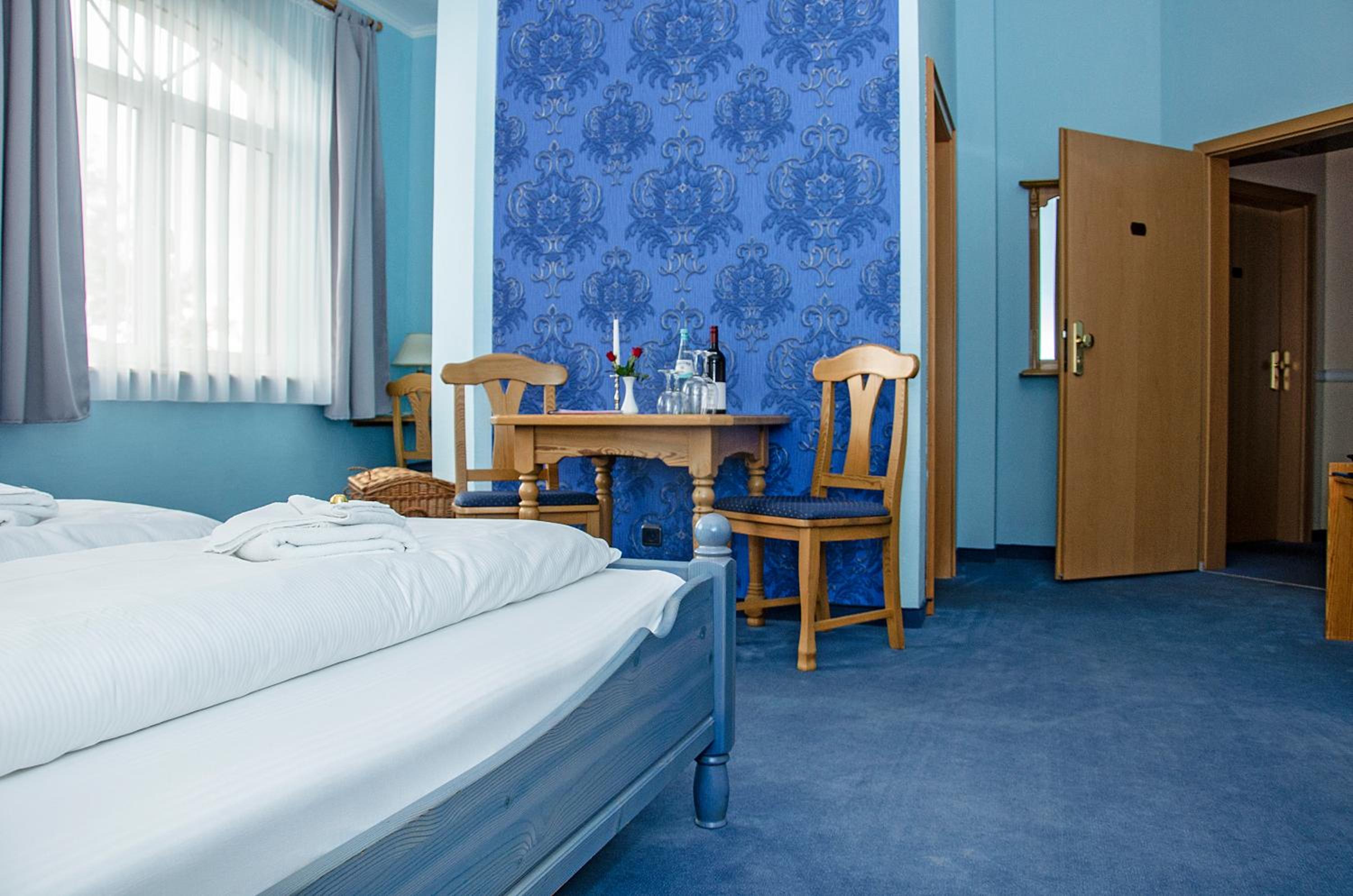 Double Room with Private Bathroom - Photo 3
